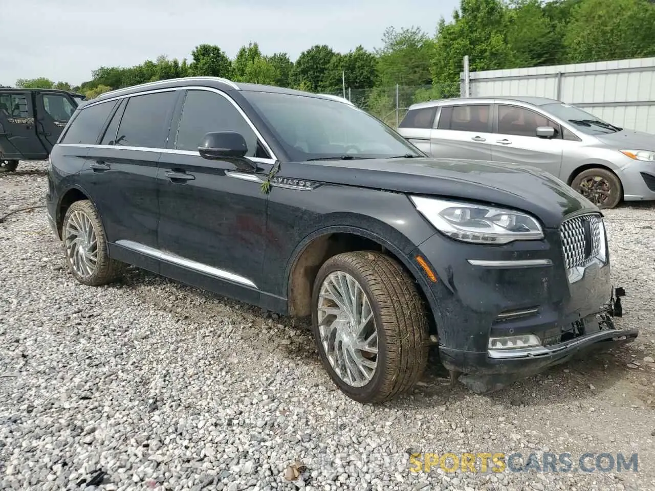 4 Photograph of a damaged car 5LM5J9XCXPGL14949 LINCOLN AVIATOR 2023