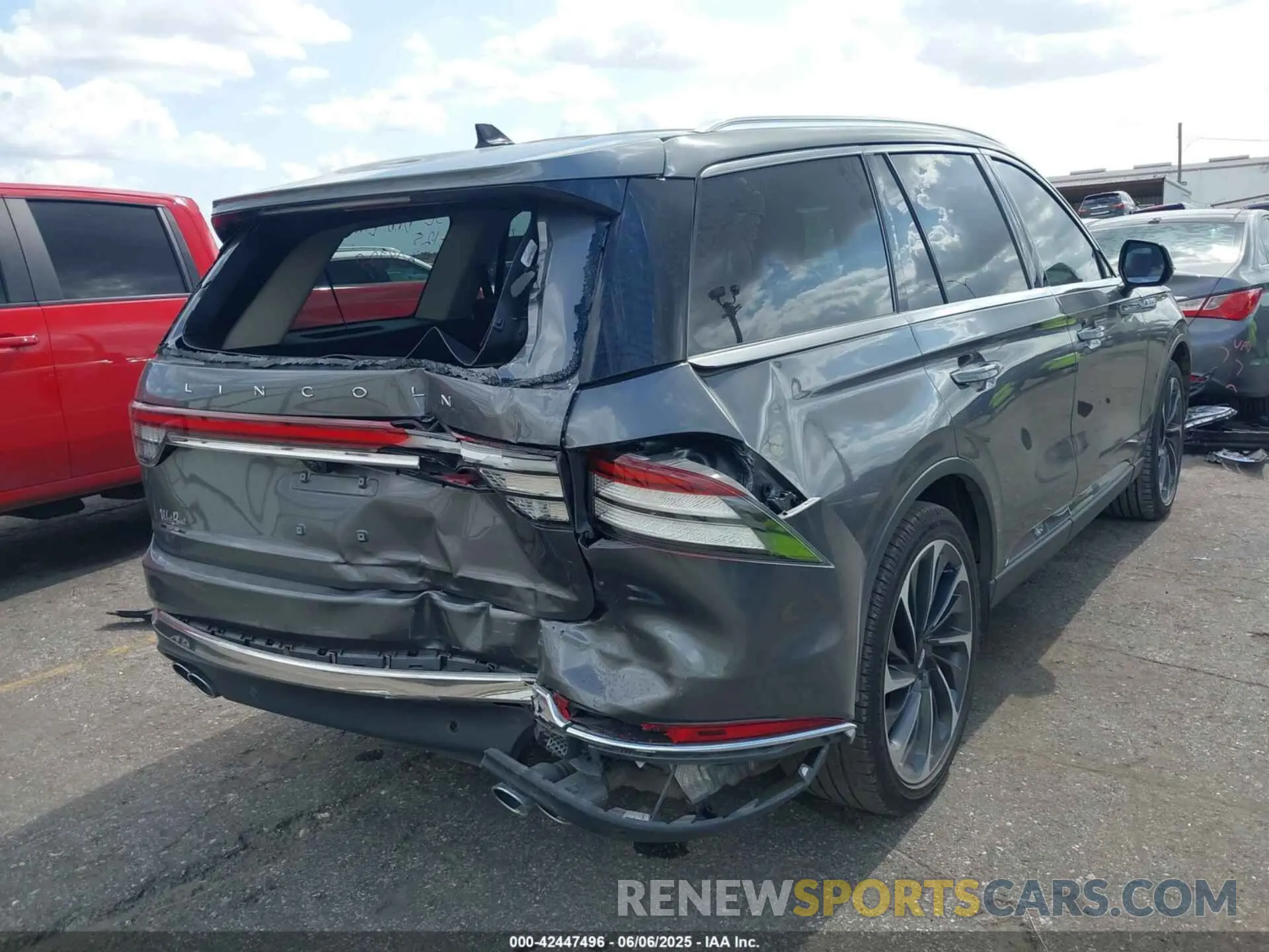 4 Photograph of a damaged car 5LM5J7WC2RGL08720 LINCOLN AVIATOR 2024