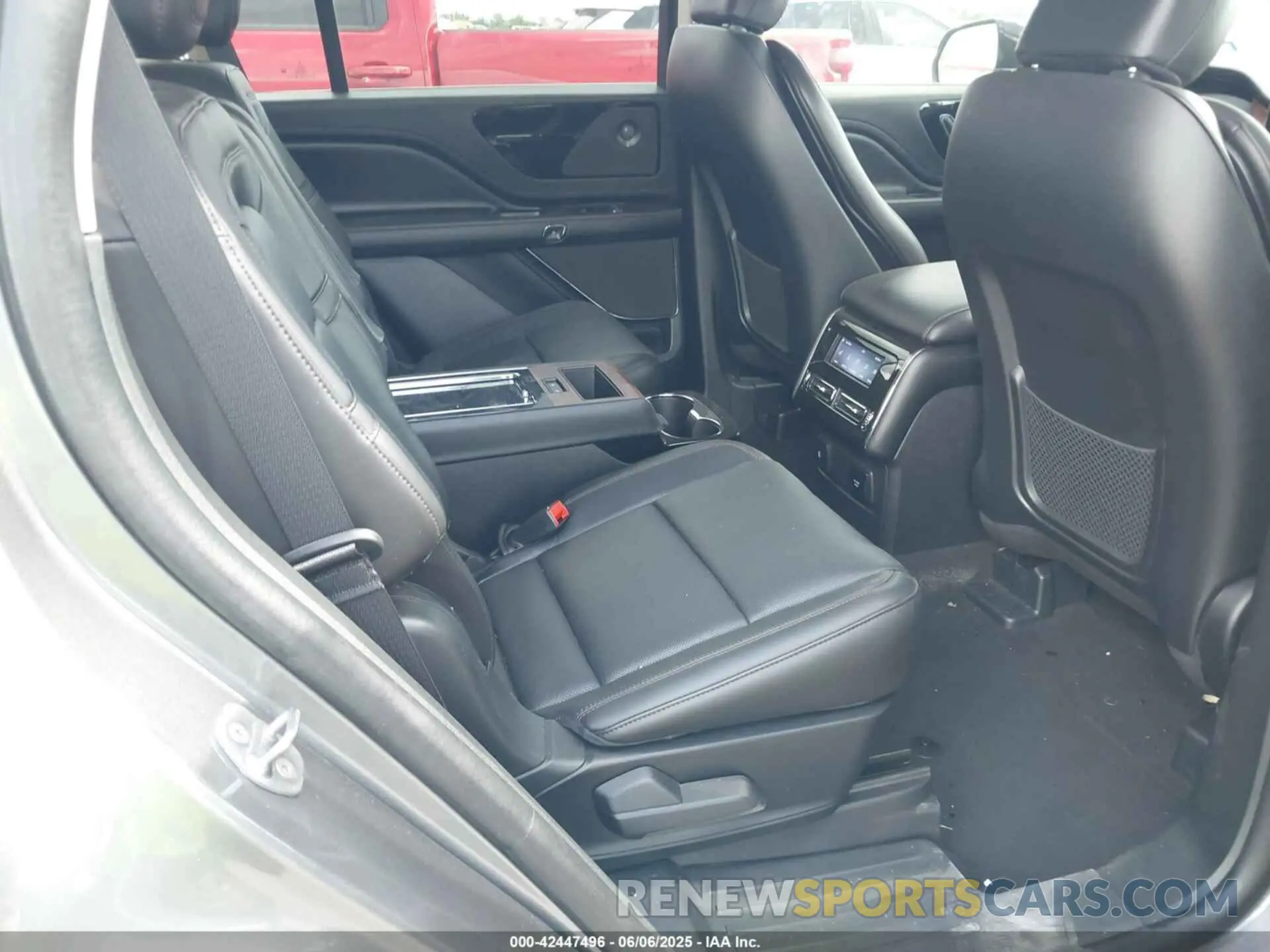 8 Photograph of a damaged car 5LM5J7WC2RGL08720 LINCOLN AVIATOR 2024