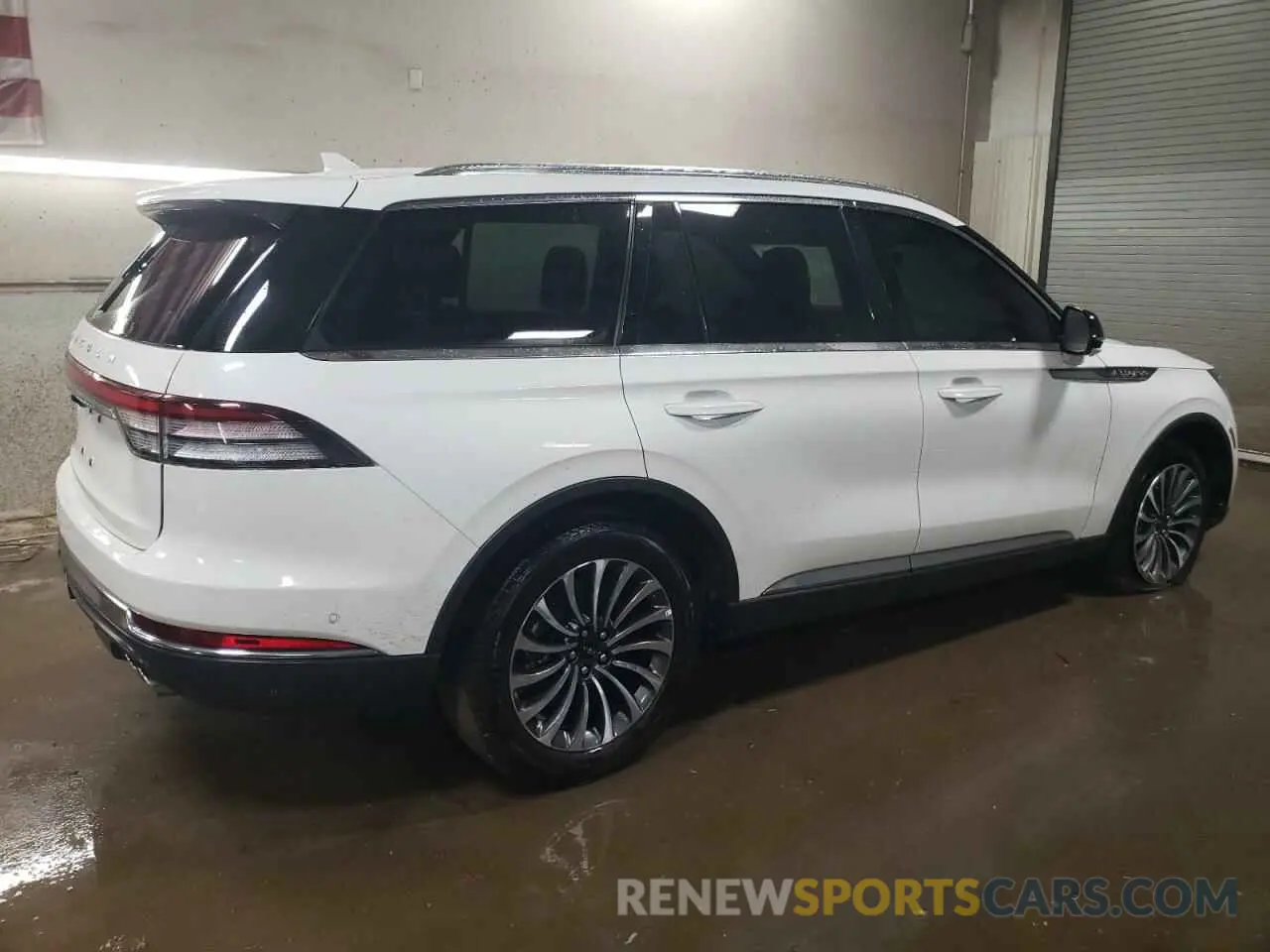 3 Photograph of a damaged car 5LM5J7XC1RGL09212 LINCOLN AVIATOR 2024