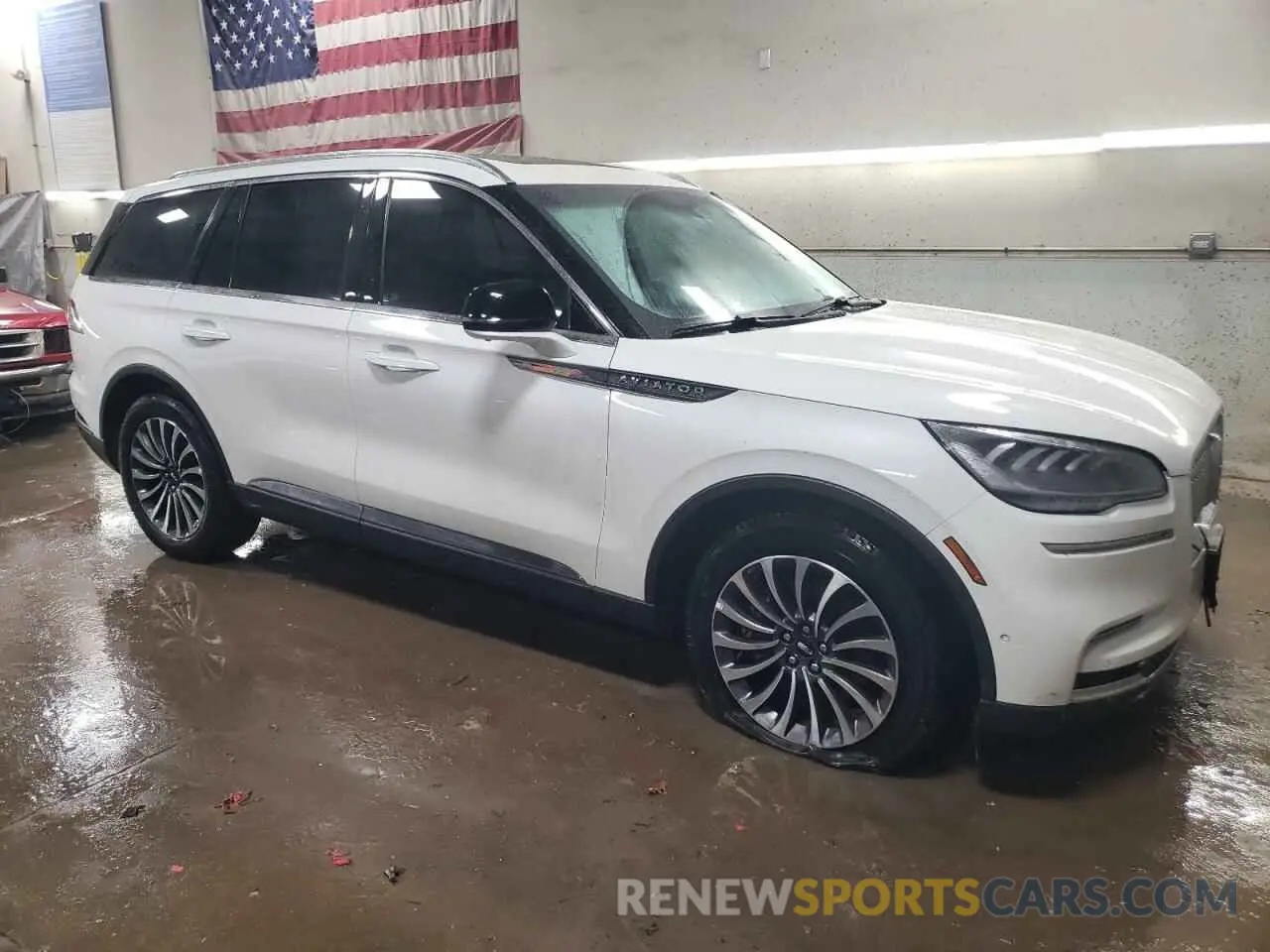 4 Photograph of a damaged car 5LM5J7XC1RGL09212 LINCOLN AVIATOR 2024