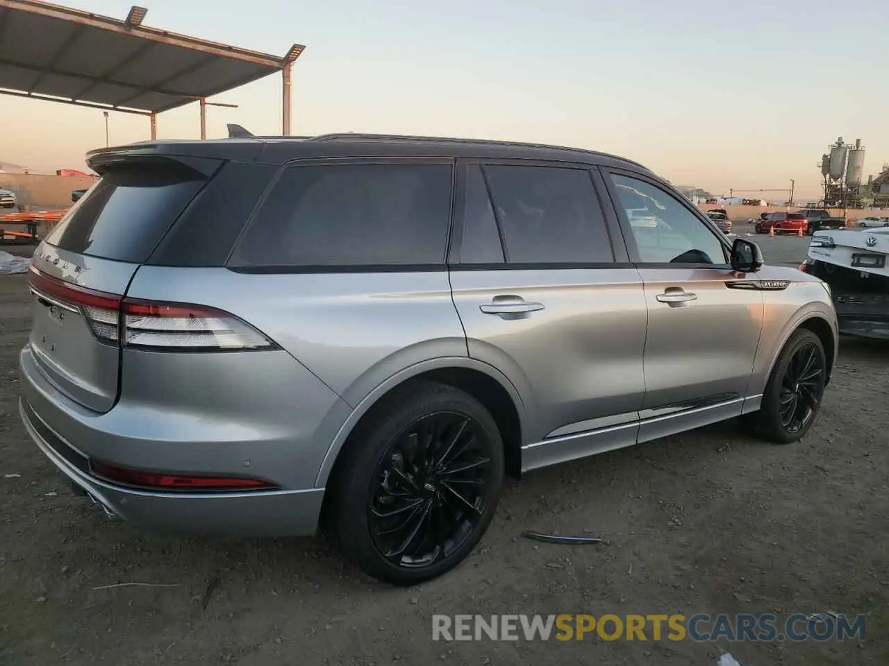 3 Photograph of a damaged car 5LM5J9XC7RGL02440 LINCOLN AVIATOR 2024