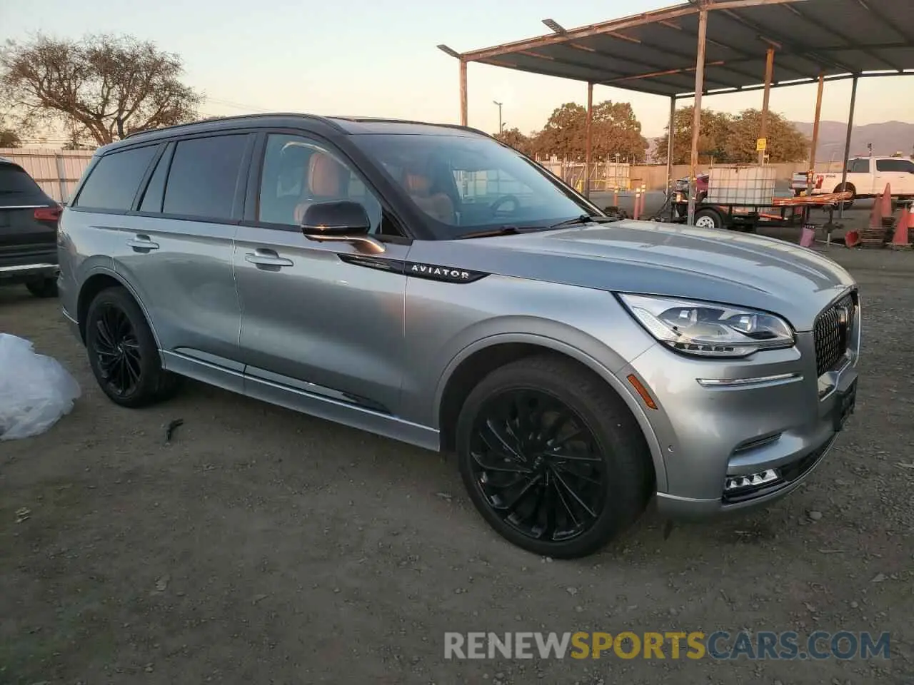 4 Photograph of a damaged car 5LM5J9XC7RGL02440 LINCOLN AVIATOR 2024