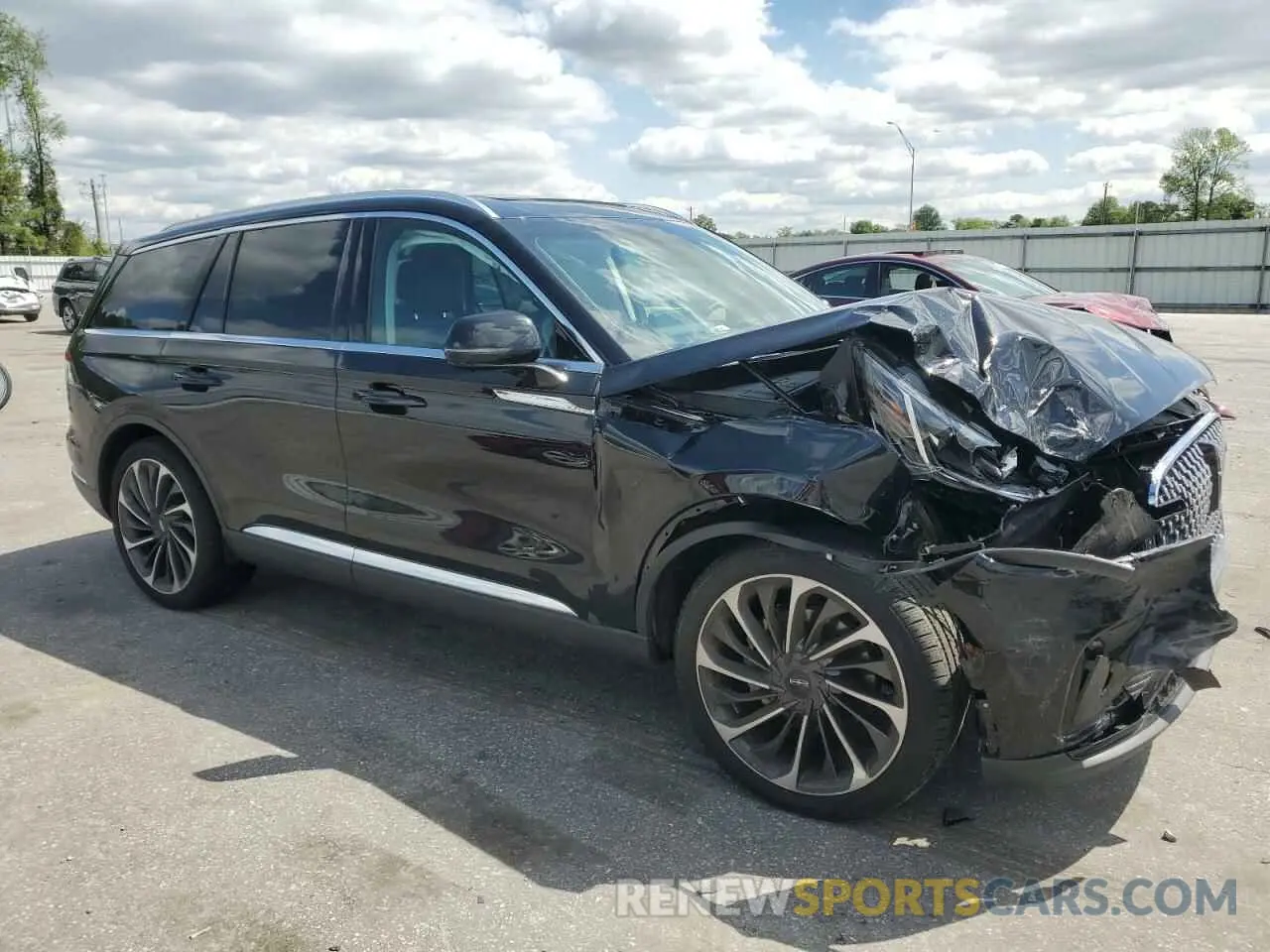 4 Photograph of a damaged car 5LM5J7WC2SGL15303 LINCOLN AVIATOR 2025