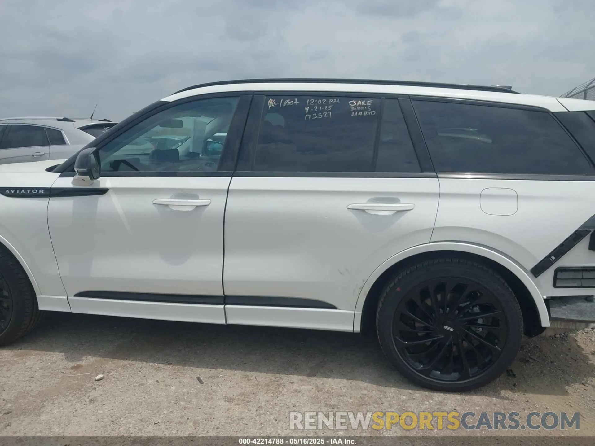 15 Photograph of a damaged car 5LM5J7XC2SGL13422 LINCOLN AVIATOR 2025