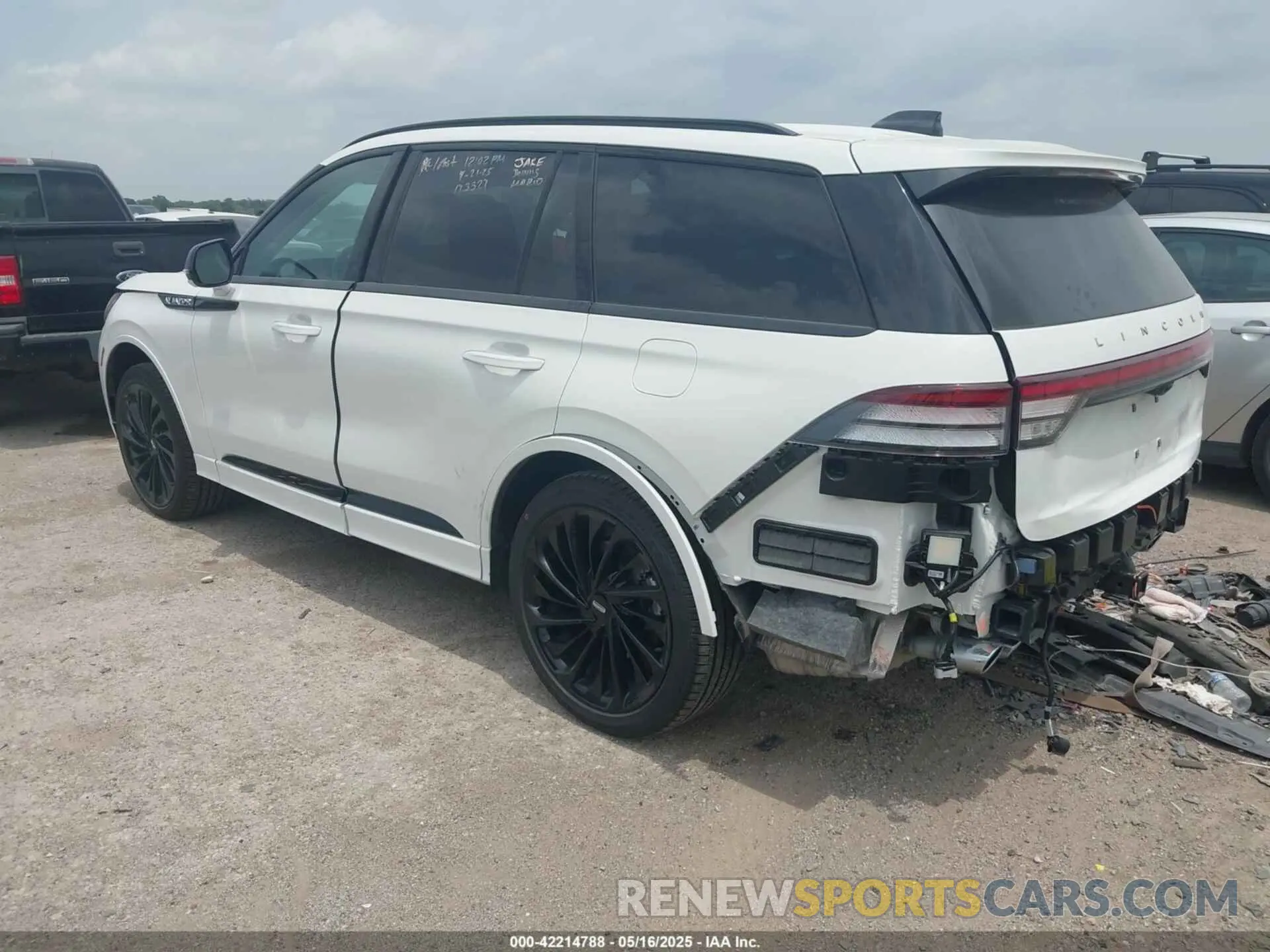 3 Photograph of a damaged car 5LM5J7XC2SGL13422 LINCOLN AVIATOR 2025