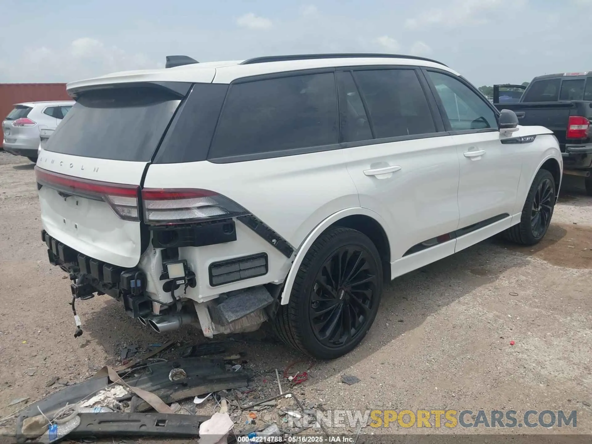 4 Photograph of a damaged car 5LM5J7XC2SGL13422 LINCOLN AVIATOR 2025