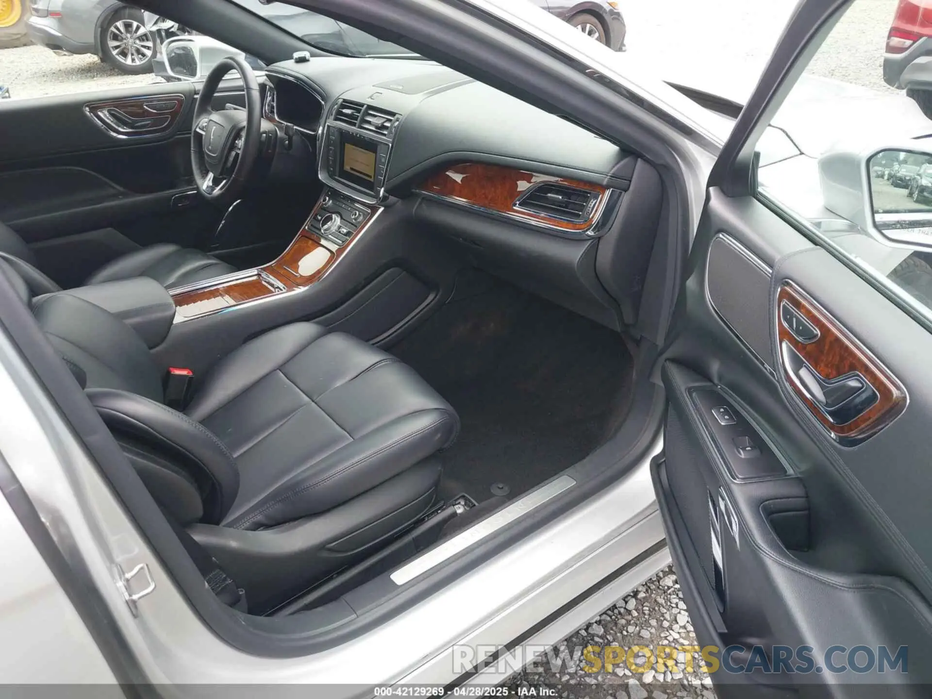 5 Photograph of a damaged car 1LN6L9PK1K5602615 LINCOLN CONTINENTAL 2019