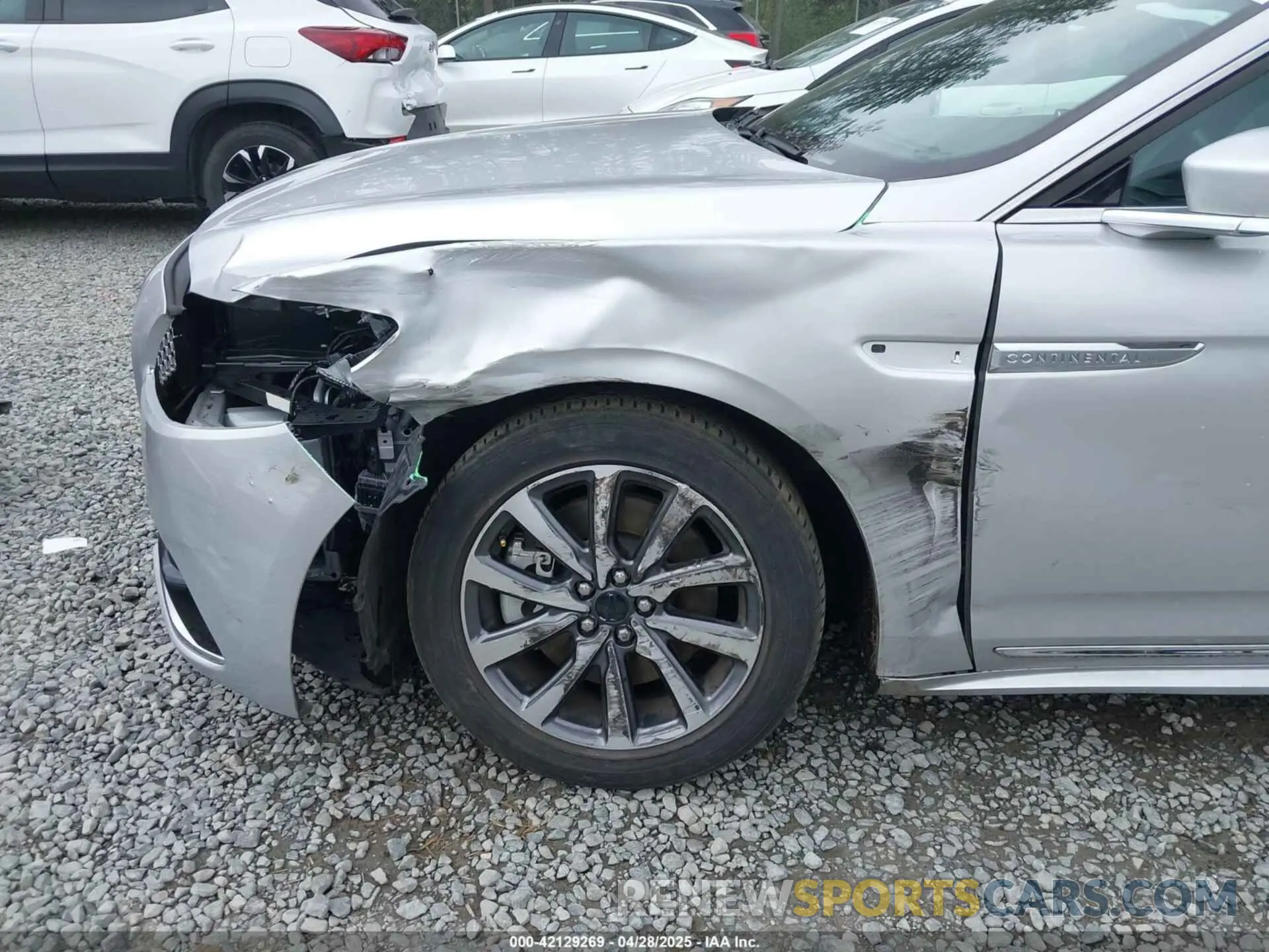 6 Photograph of a damaged car 1LN6L9PK1K5602615 LINCOLN CONTINENTAL 2019