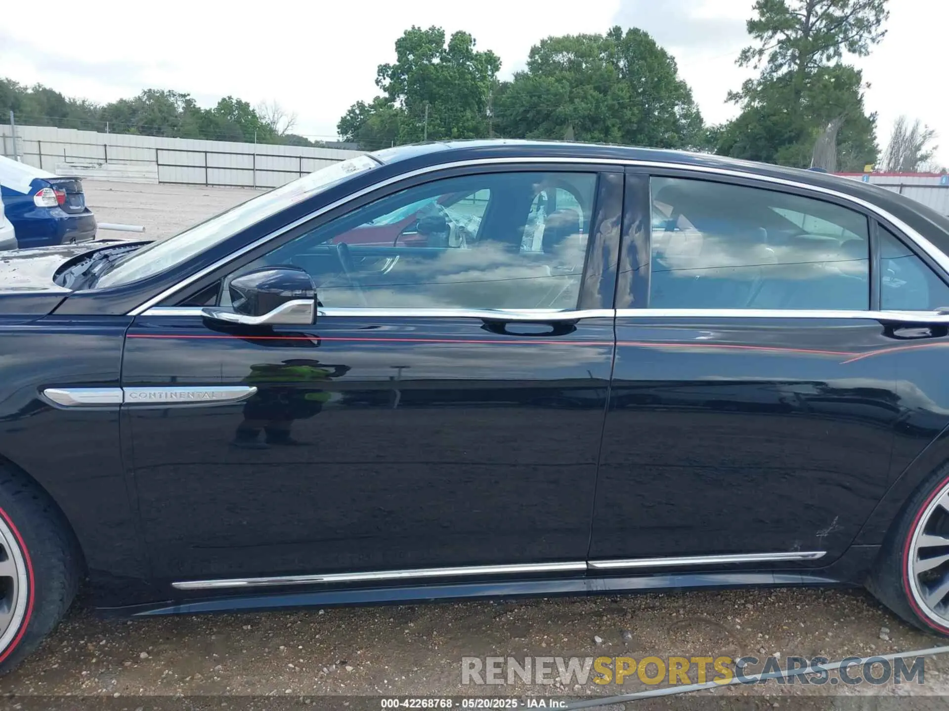 15 Photograph of a damaged car 1LN6L9SK0K5609739 LINCOLN CONTINENTAL 2019