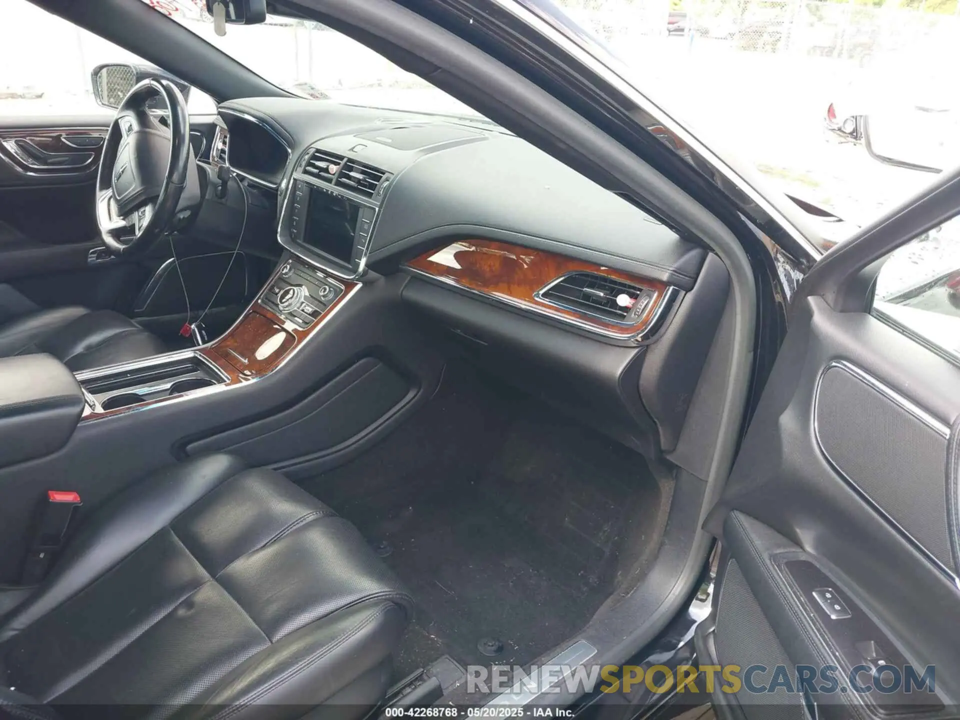 5 Photograph of a damaged car 1LN6L9SK0K5609739 LINCOLN CONTINENTAL 2019
