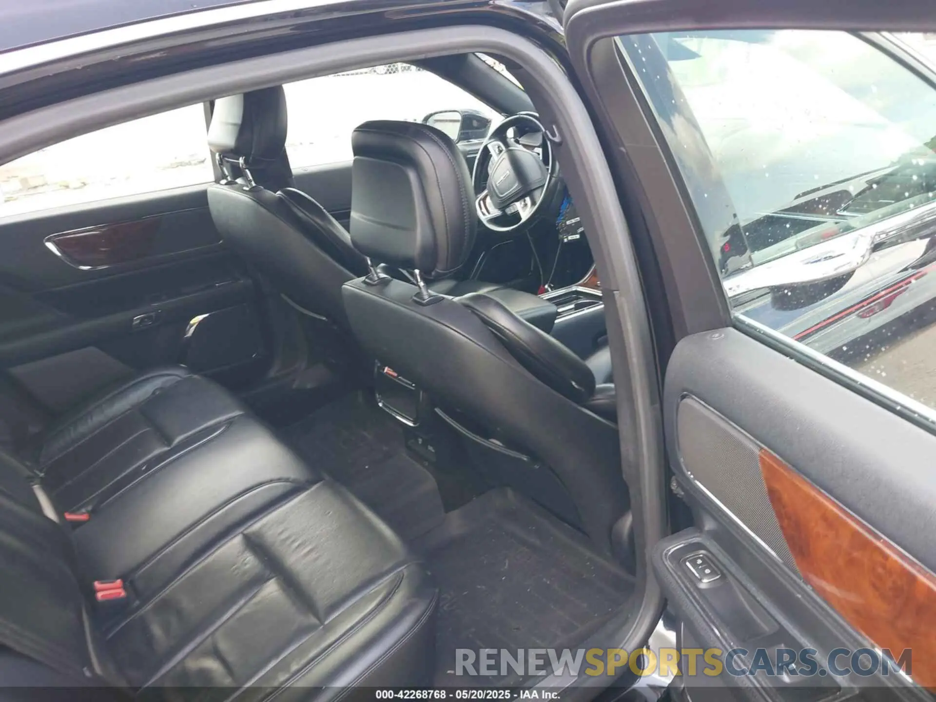 8 Photograph of a damaged car 1LN6L9SK0K5609739 LINCOLN CONTINENTAL 2019