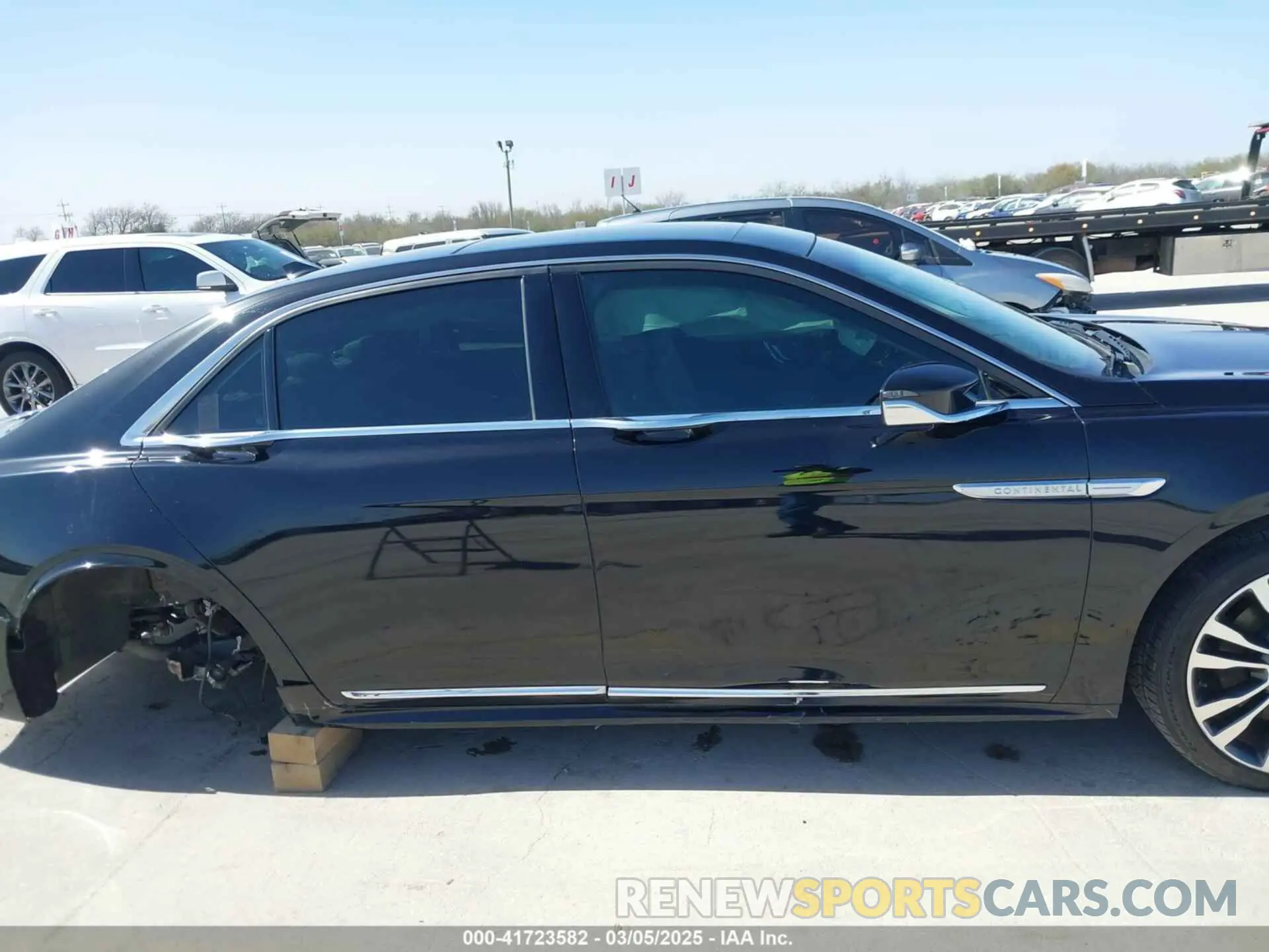 14 Photograph of a damaged car 1LN6L9SKXK5614365 LINCOLN CONTINENTAL 2019