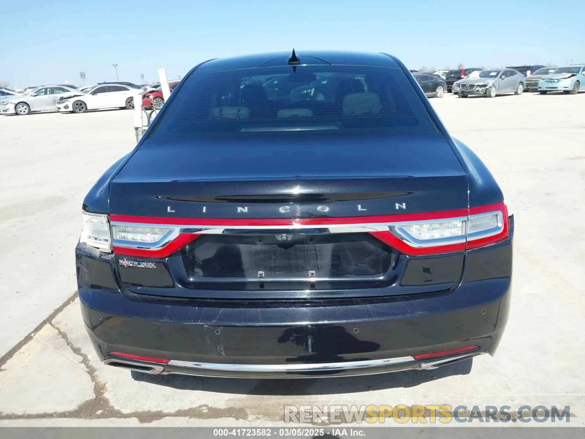 17 Photograph of a damaged car 1LN6L9SKXK5614365 LINCOLN CONTINENTAL 2019