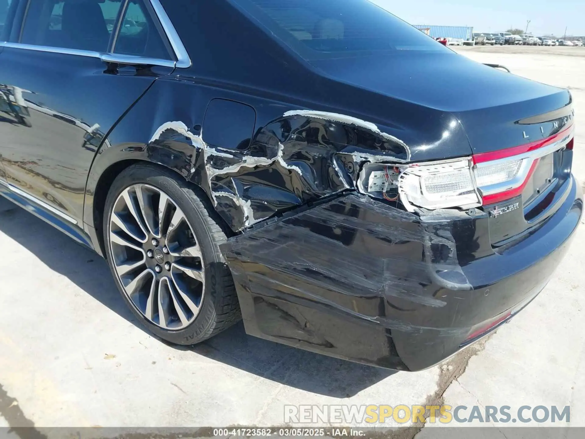 18 Photograph of a damaged car 1LN6L9SKXK5614365 LINCOLN CONTINENTAL 2019