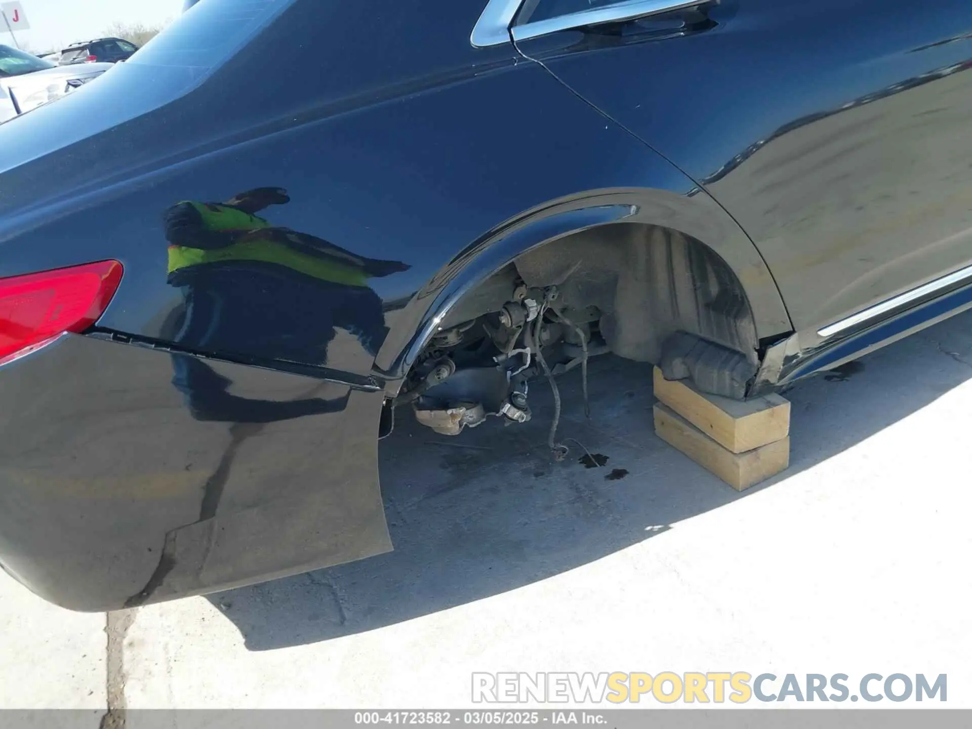 6 Photograph of a damaged car 1LN6L9SKXK5614365 LINCOLN CONTINENTAL 2019