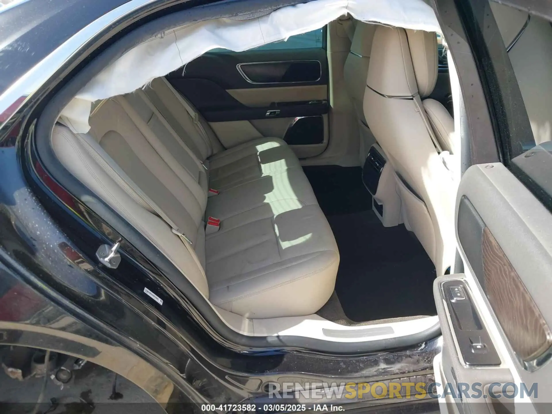 8 Photograph of a damaged car 1LN6L9SKXK5614365 LINCOLN CONTINENTAL 2019