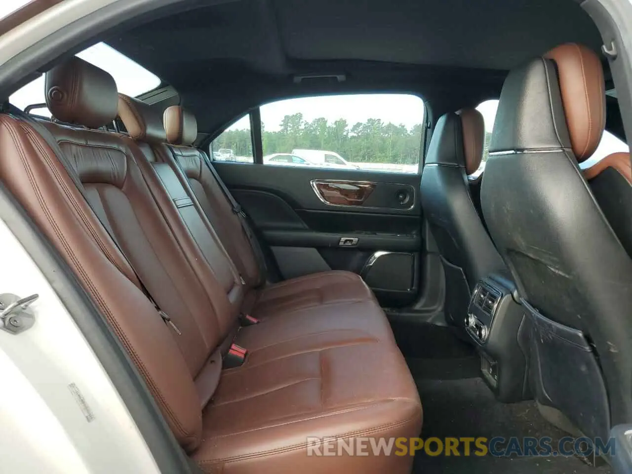 10 Photograph of a damaged car 1LN6L9RP8K5602121 LINCOLN CONTINENTL 2019