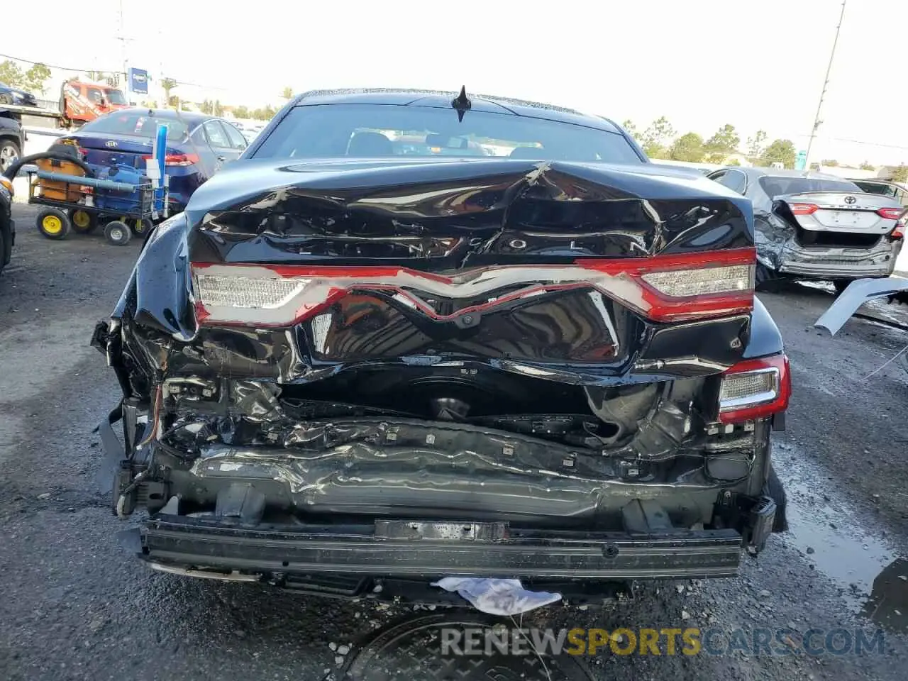 6 Photograph of a damaged car 1LN6L9NP9L5603320 LINCOLN CONTINENTL 2020