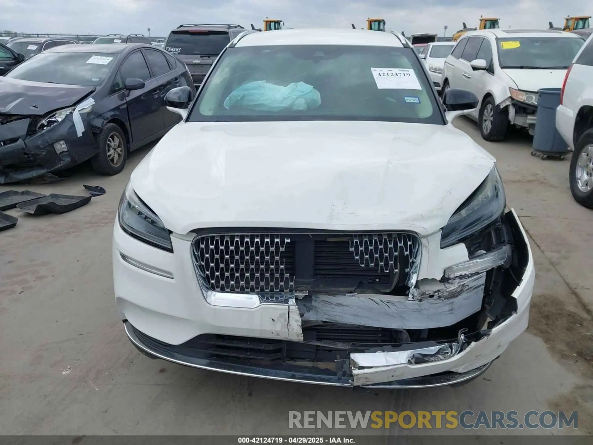 12 Photograph of a damaged car 5LMCJ1C9XLUL23875 LINCOLN CORSAIR 2020