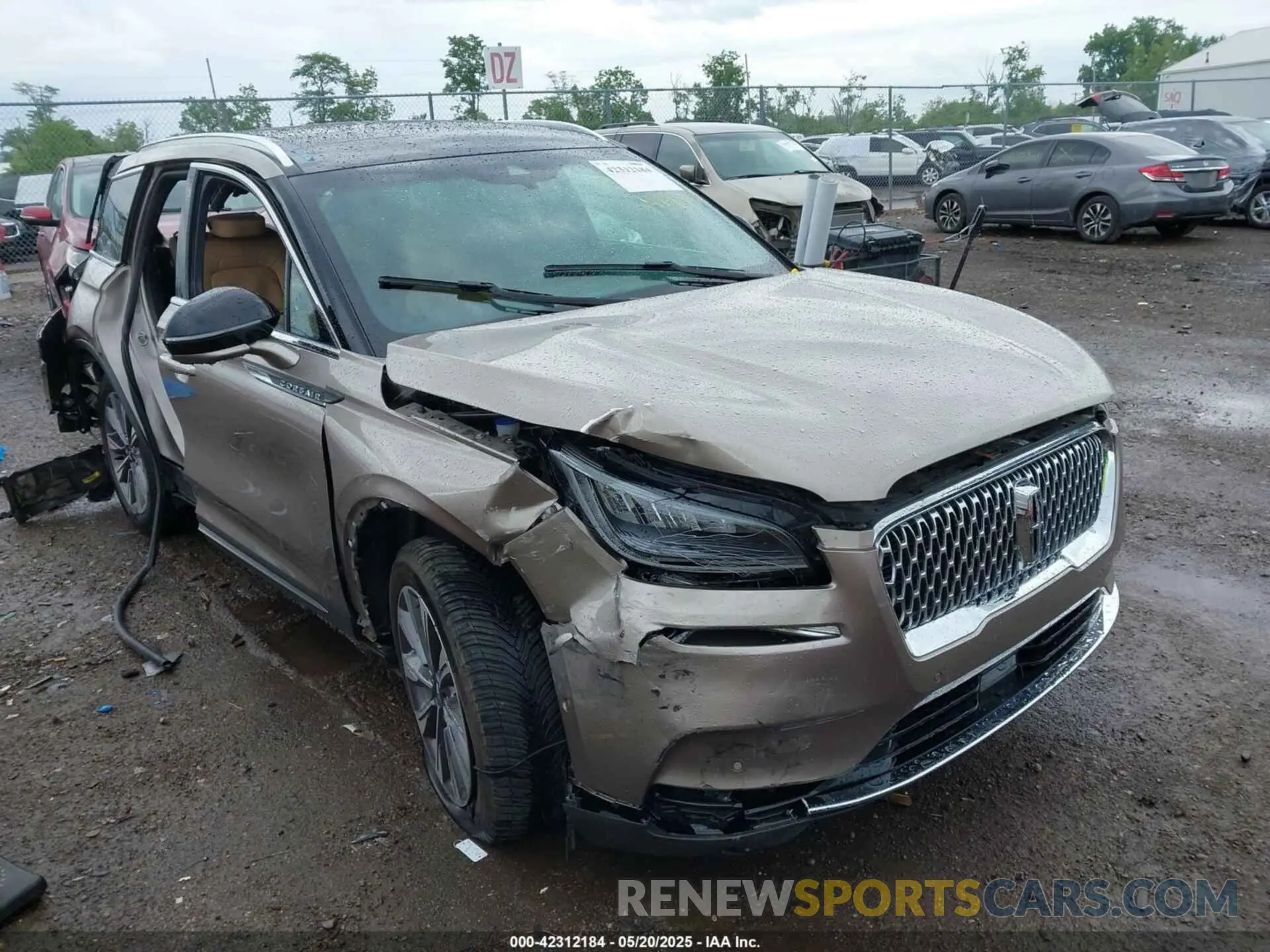 1 Photograph of a damaged car 5LMCJ2C96LUL10949 LINCOLN CORSAIR 2020