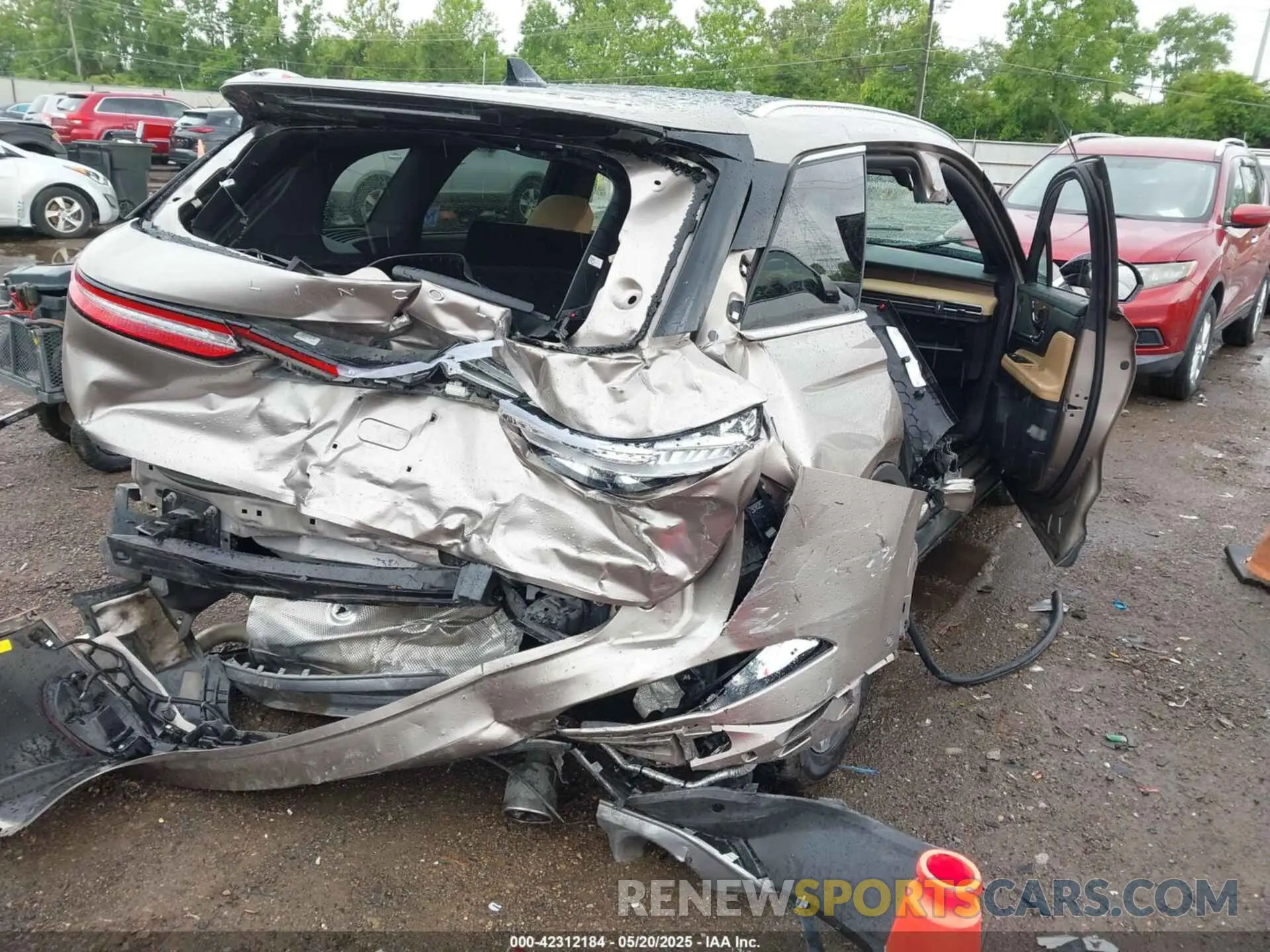 6 Photograph of a damaged car 5LMCJ2C96LUL10949 LINCOLN CORSAIR 2020