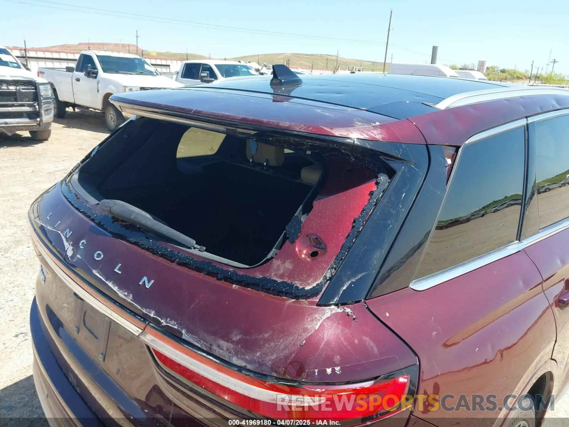 17 Photograph of a damaged car 5LMCJ2D96LUL17916 LINCOLN CORSAIR 2020