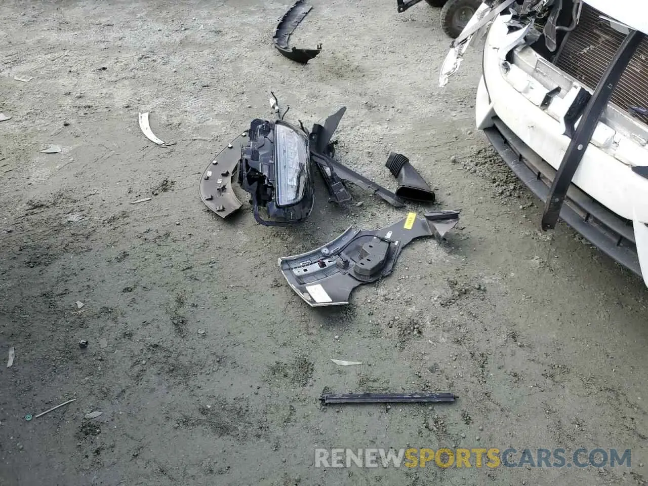 15 Photograph of a damaged car 5LMCJ1C99MUL00847 LINCOLN CORSAIR 2021