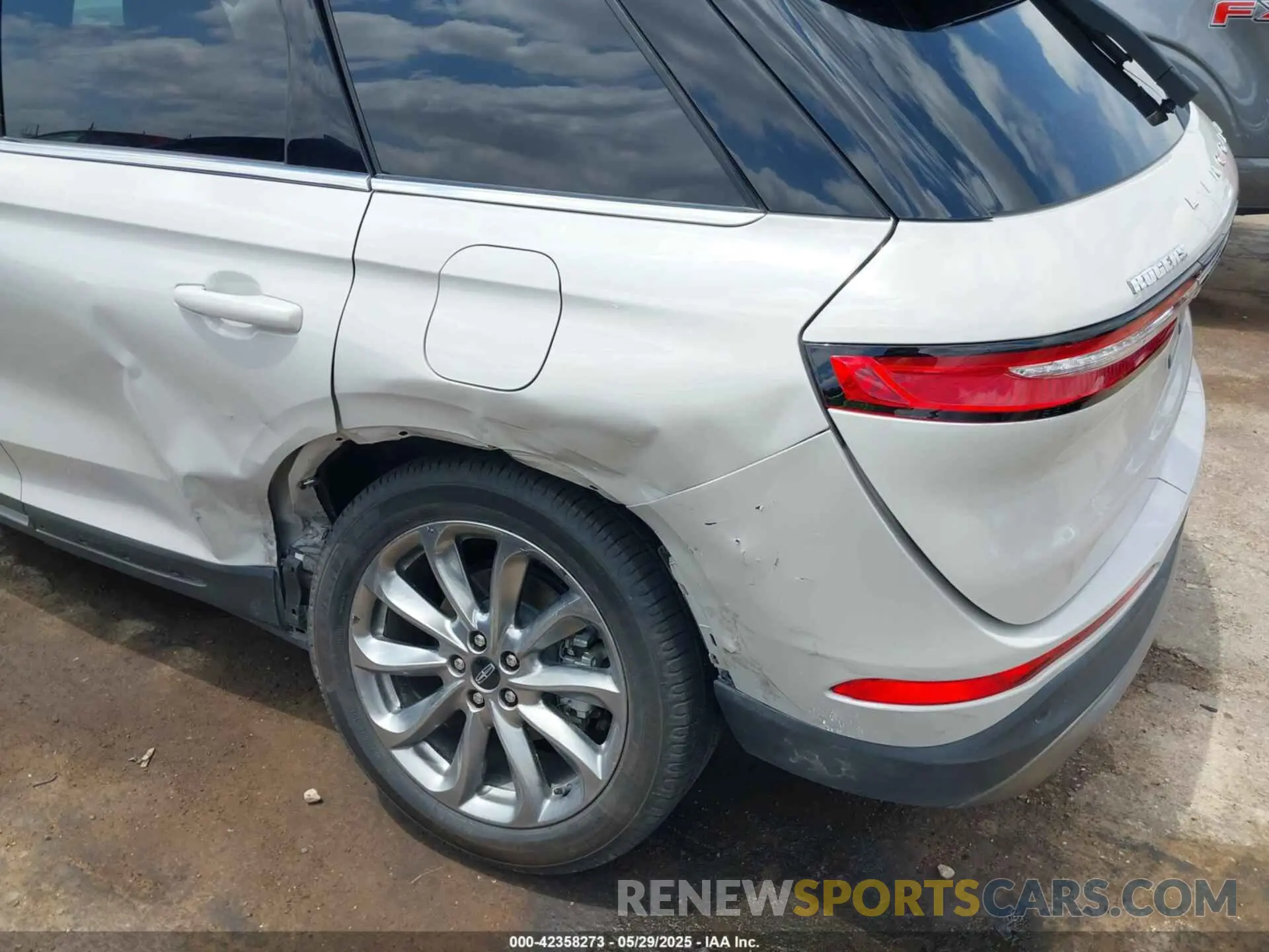 6 Photograph of a damaged car 5LMCJ1C99NUL20422 LINCOLN CORSAIR 2022
