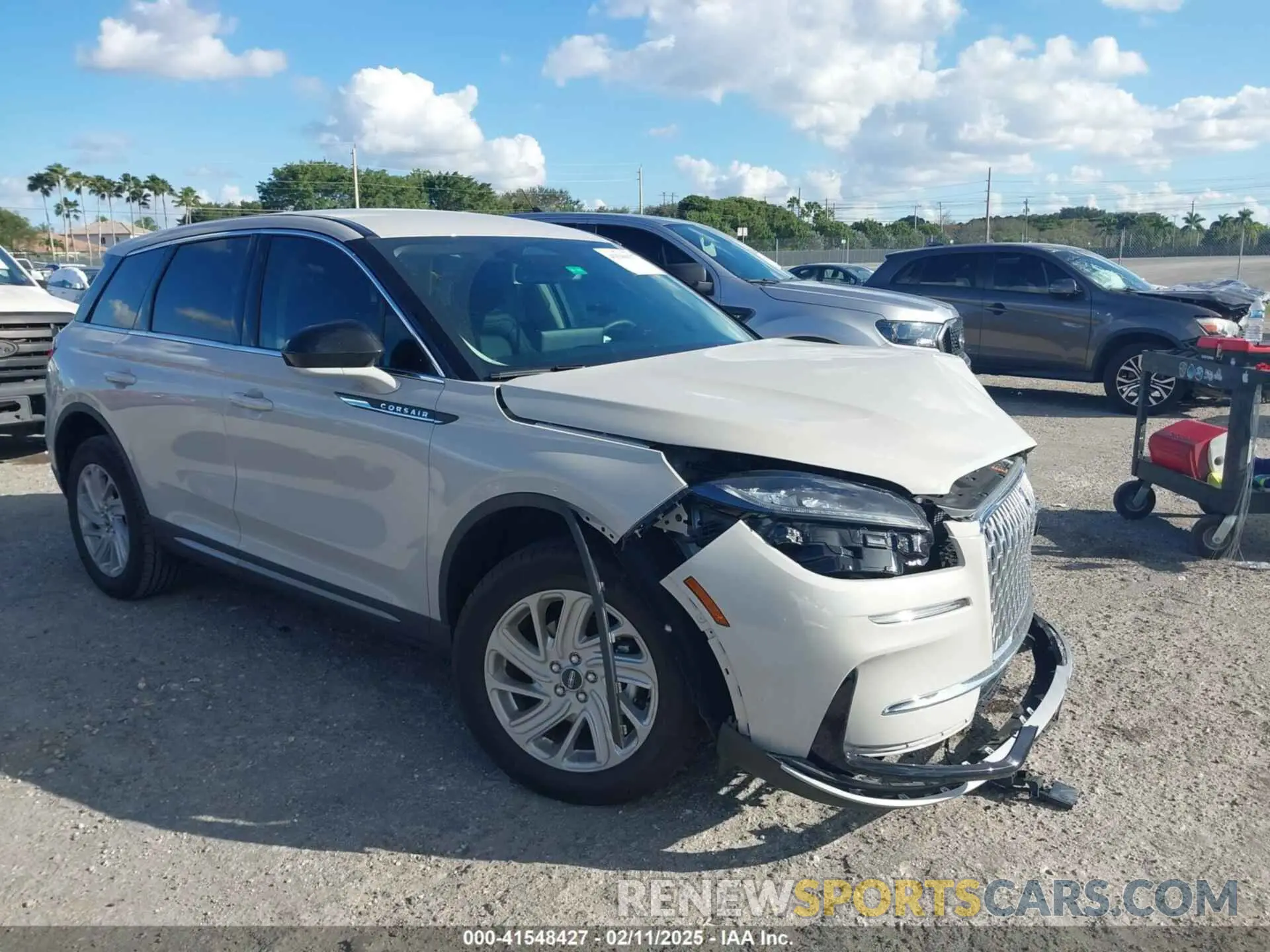 1 Photograph of a damaged car 5LMCJ1CAXRUL22440 LINCOLN CORSAIR 2024