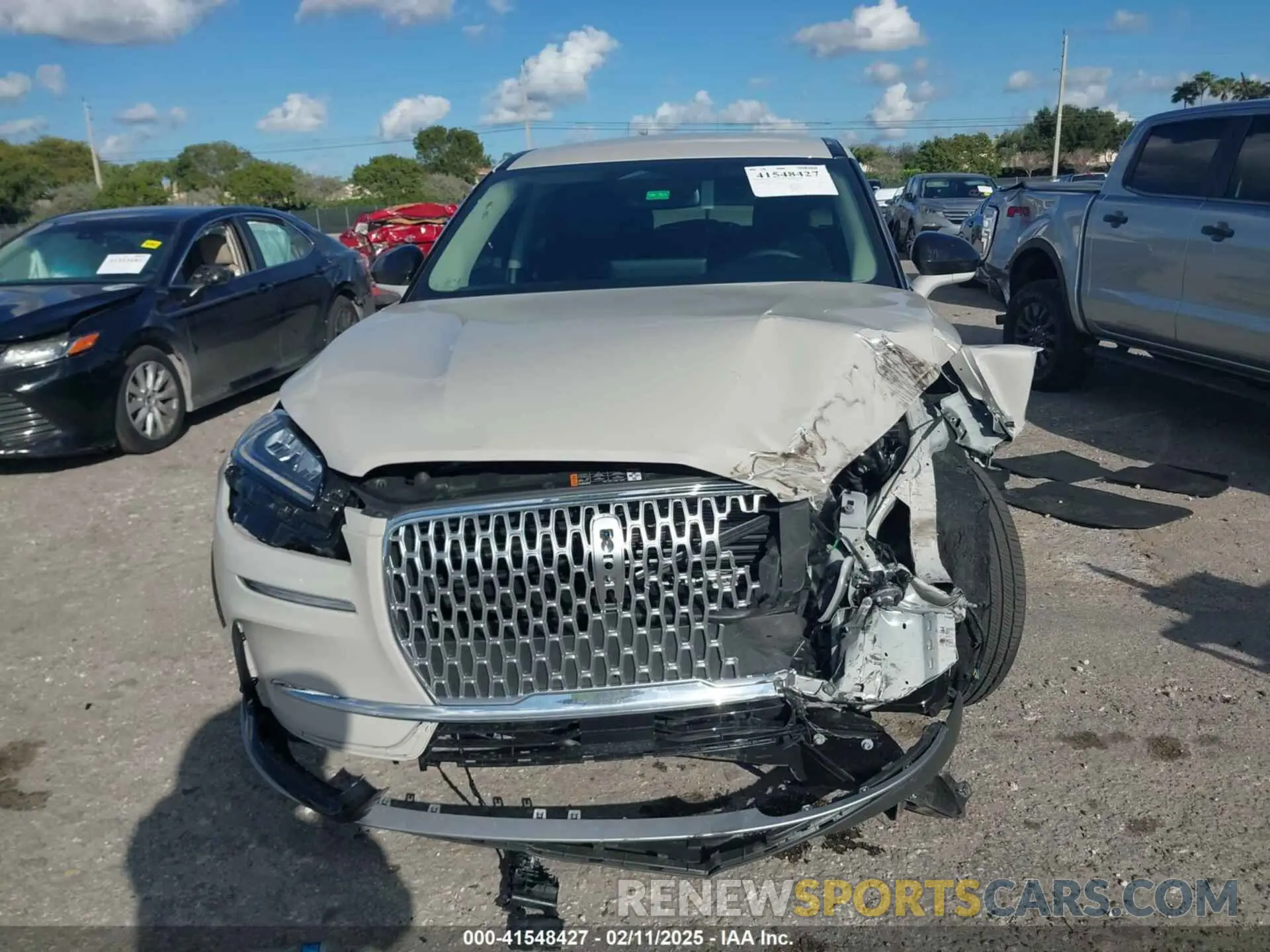 6 Photograph of a damaged car 5LMCJ1CAXRUL22440 LINCOLN CORSAIR 2024