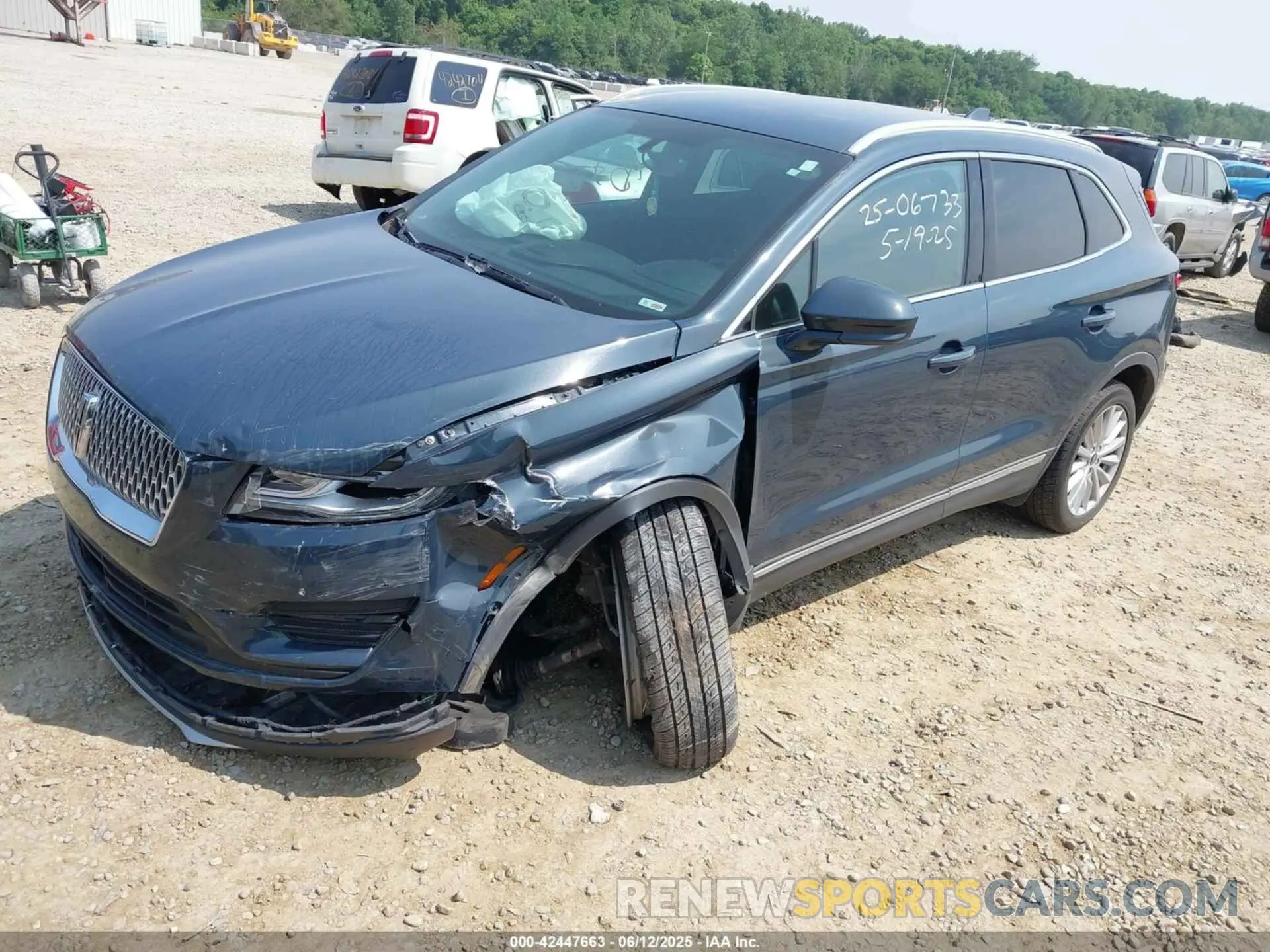2 Photograph of a damaged car 5LMCJ1C90KUL17338 LINCOLN MKC 2019