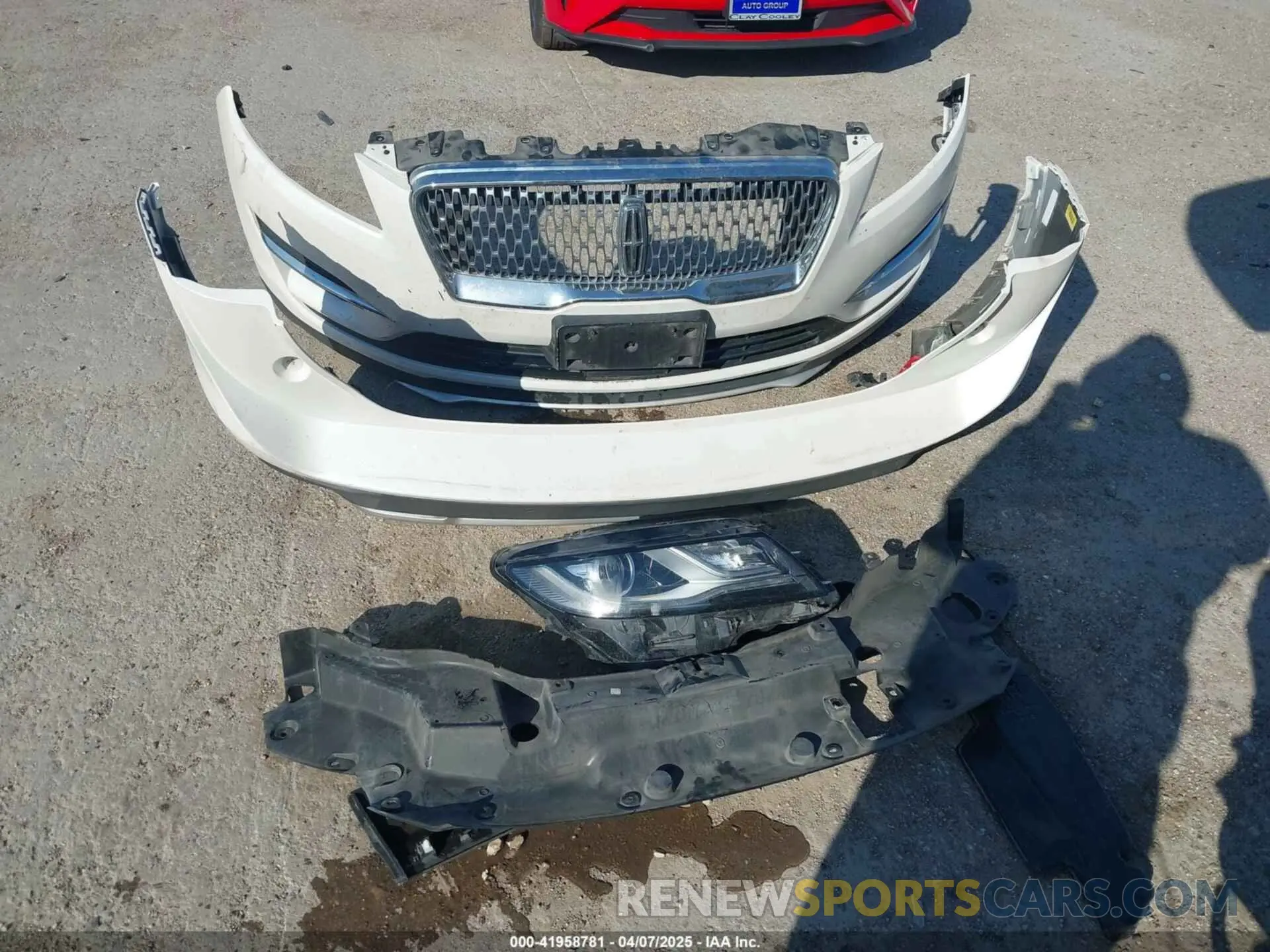 12 Photograph of a damaged car 5LMCJ1C92KUL35937 LINCOLN MKC 2019