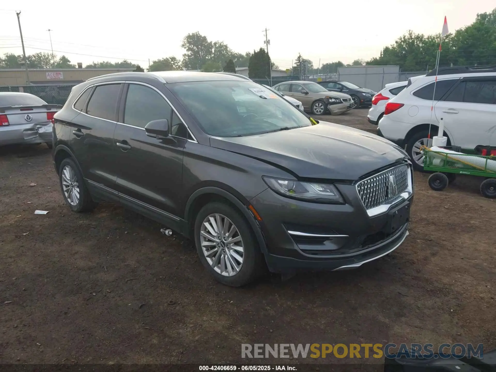 1 Photograph of a damaged car 5LMCJ1C9XKUL48497 LINCOLN MKC 2019
