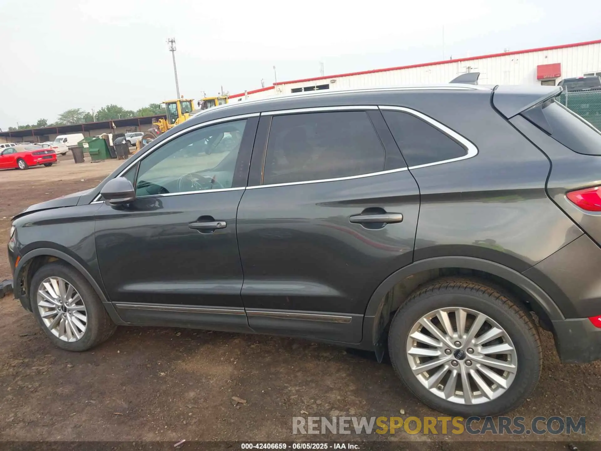 14 Photograph of a damaged car 5LMCJ1C9XKUL48497 LINCOLN MKC 2019