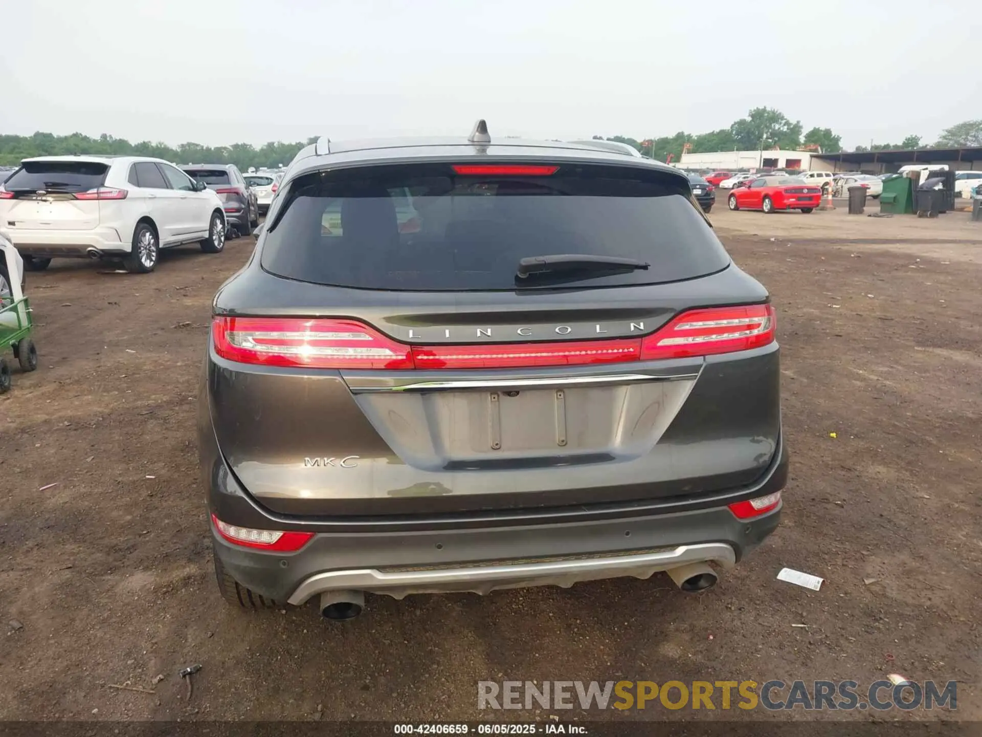 16 Photograph of a damaged car 5LMCJ1C9XKUL48497 LINCOLN MKC 2019