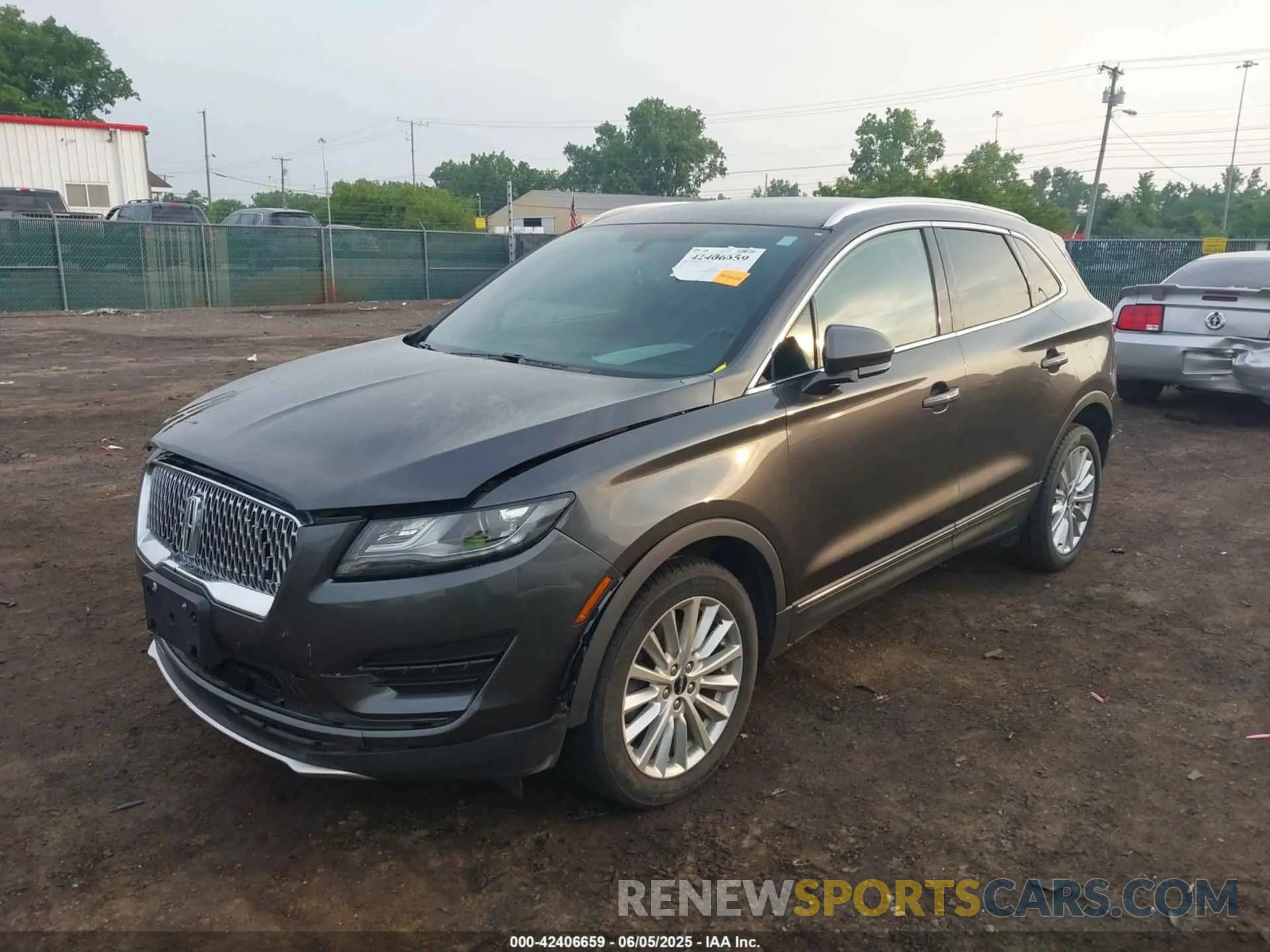 2 Photograph of a damaged car 5LMCJ1C9XKUL48497 LINCOLN MKC 2019