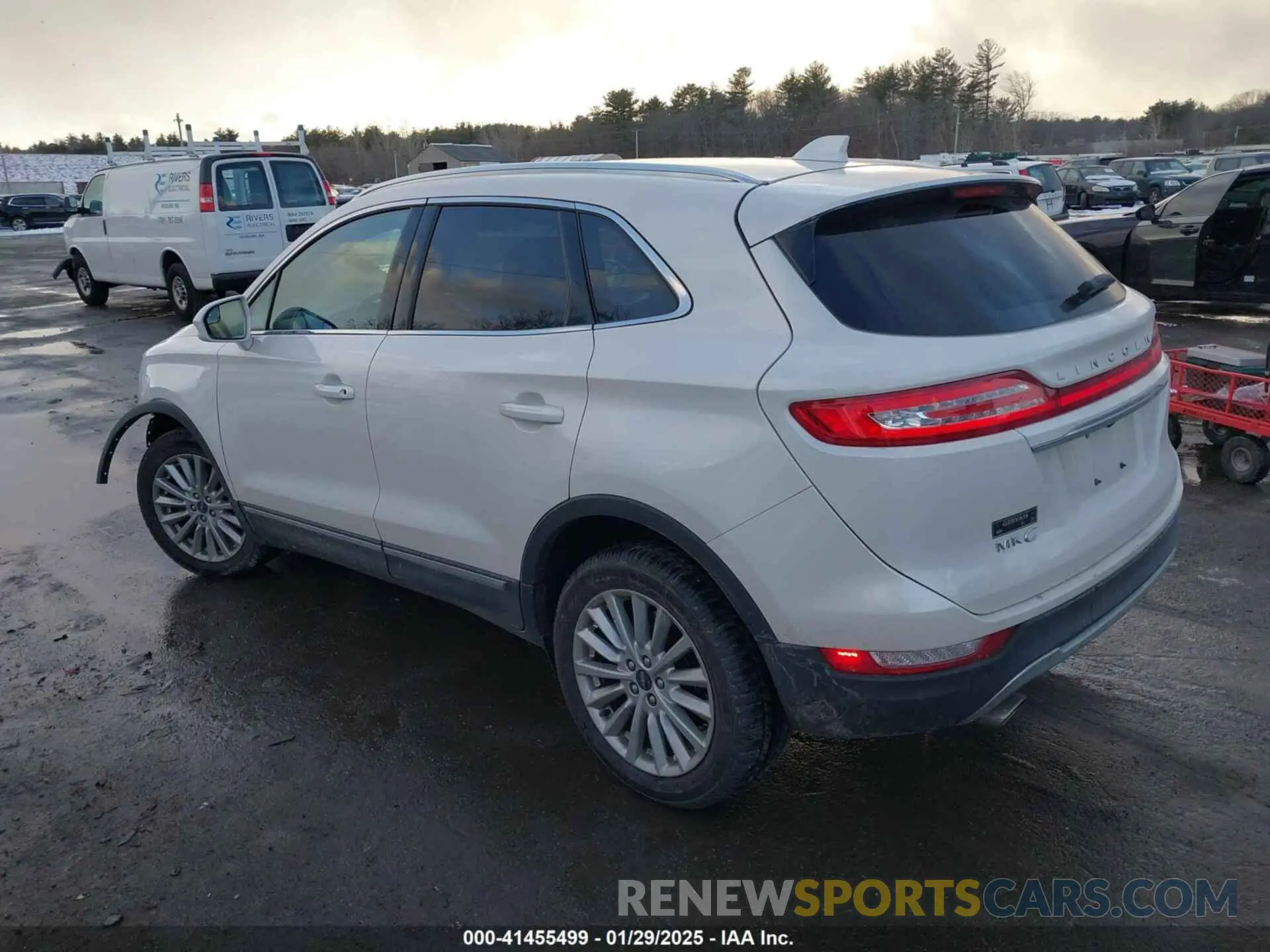3 Photograph of a damaged car 5LMCJ1D91KUL26077 LINCOLN MKC 2019