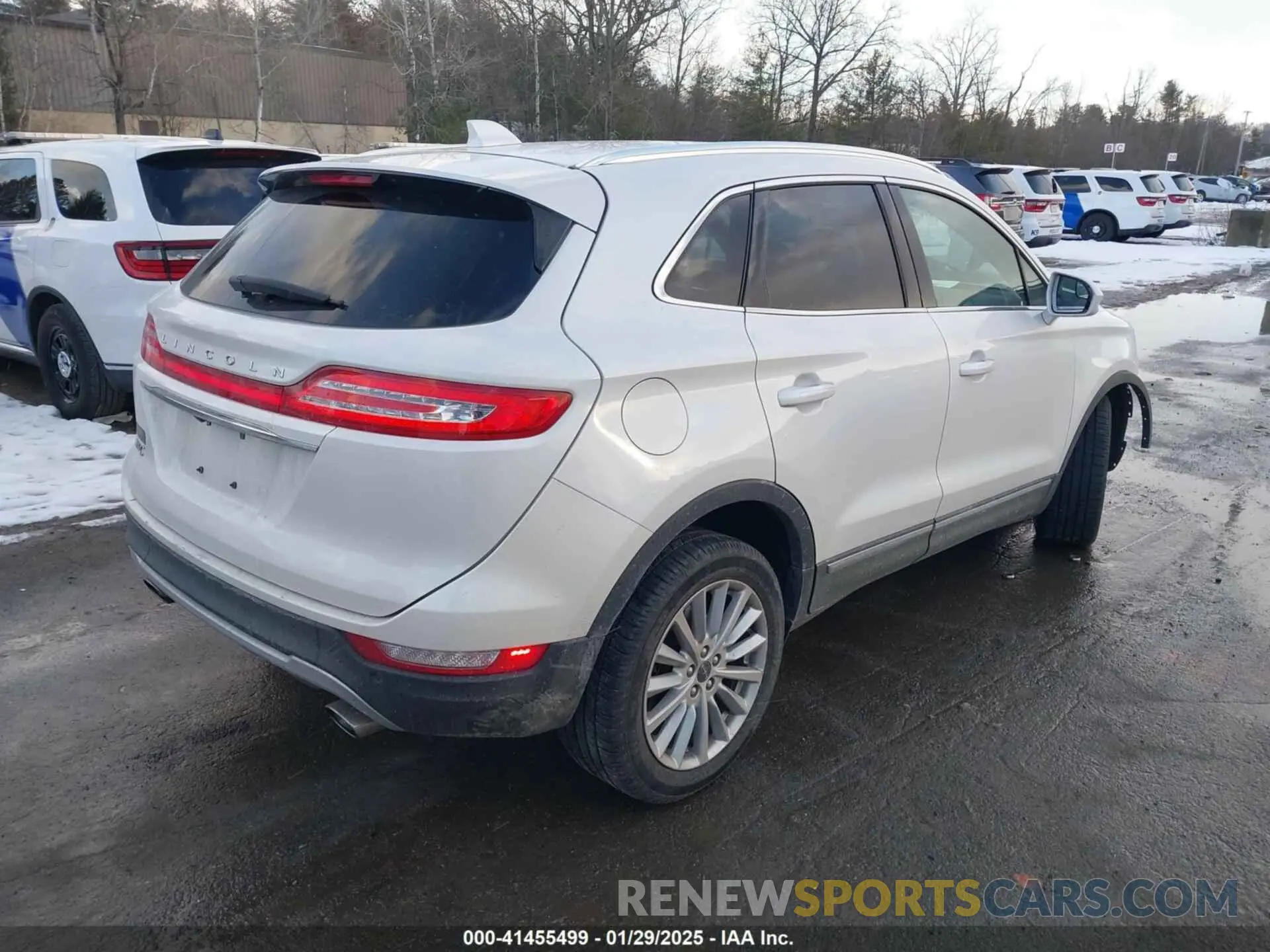 4 Photograph of a damaged car 5LMCJ1D91KUL26077 LINCOLN MKC 2019