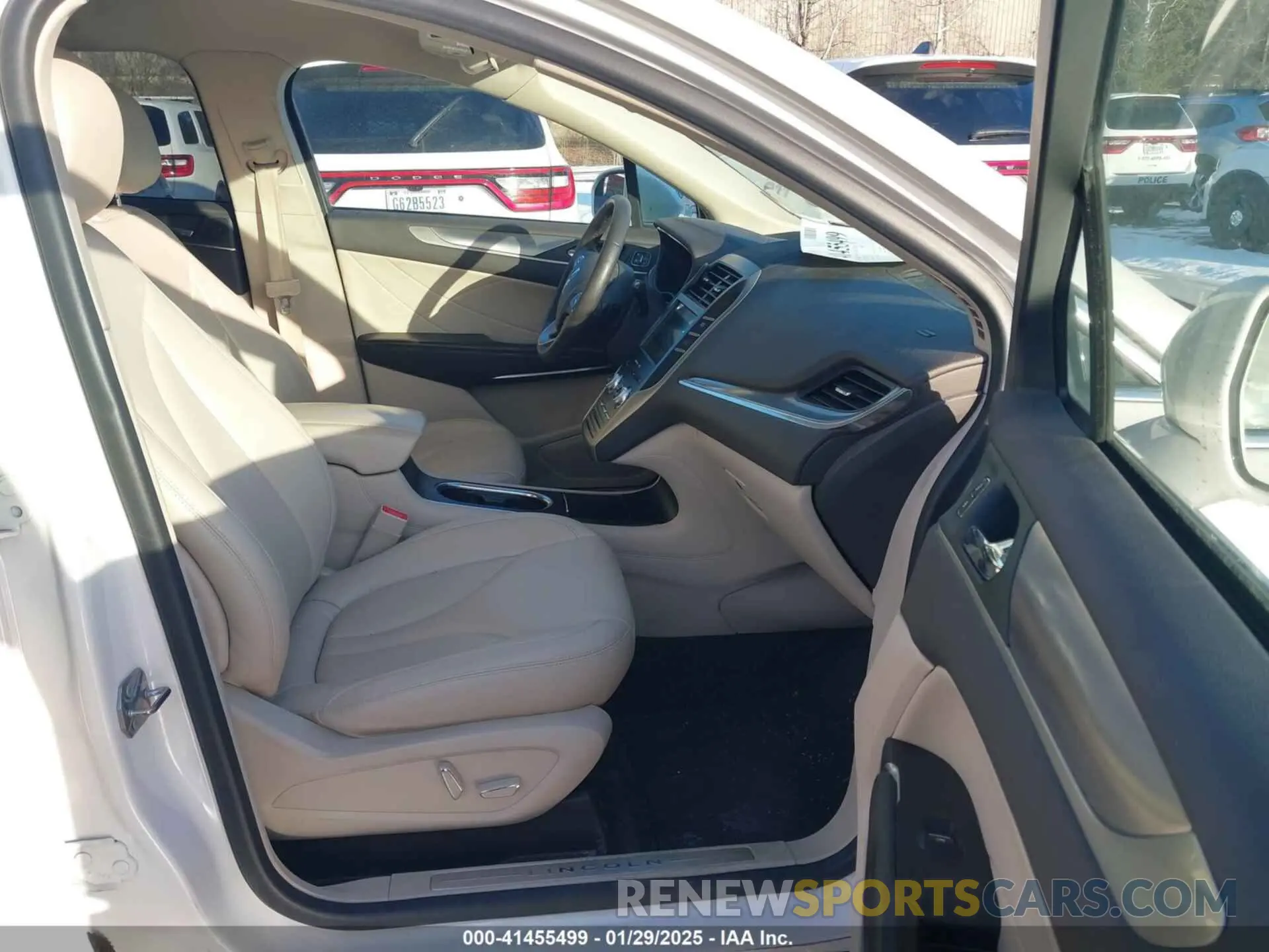 5 Photograph of a damaged car 5LMCJ1D91KUL26077 LINCOLN MKC 2019