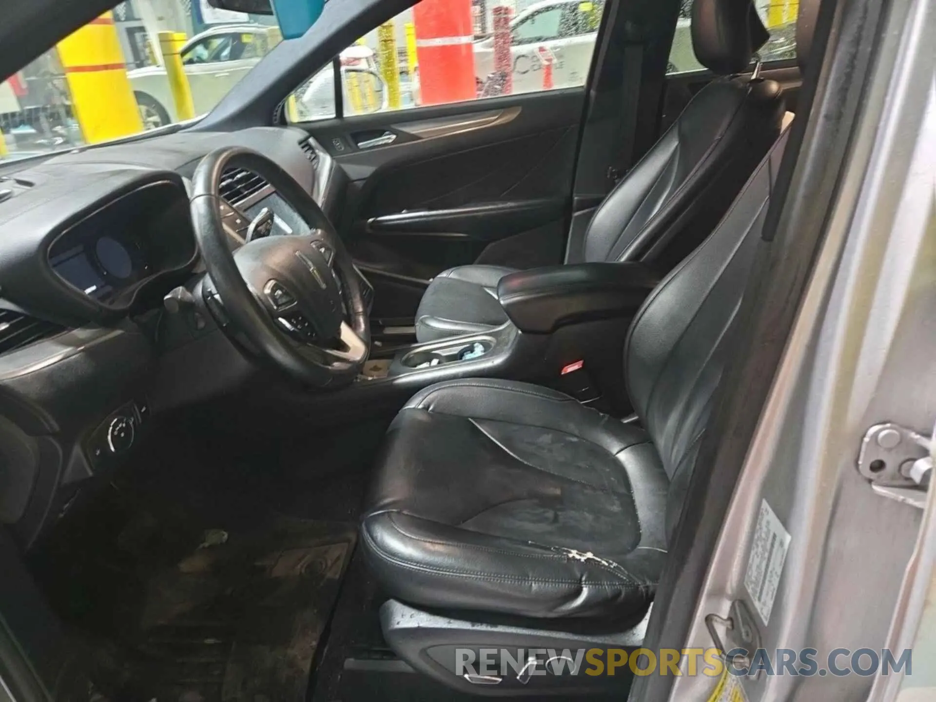 23 Photograph of a damaged car 5LMCJ1D95KUL09797 LINCOLN MKC 2019