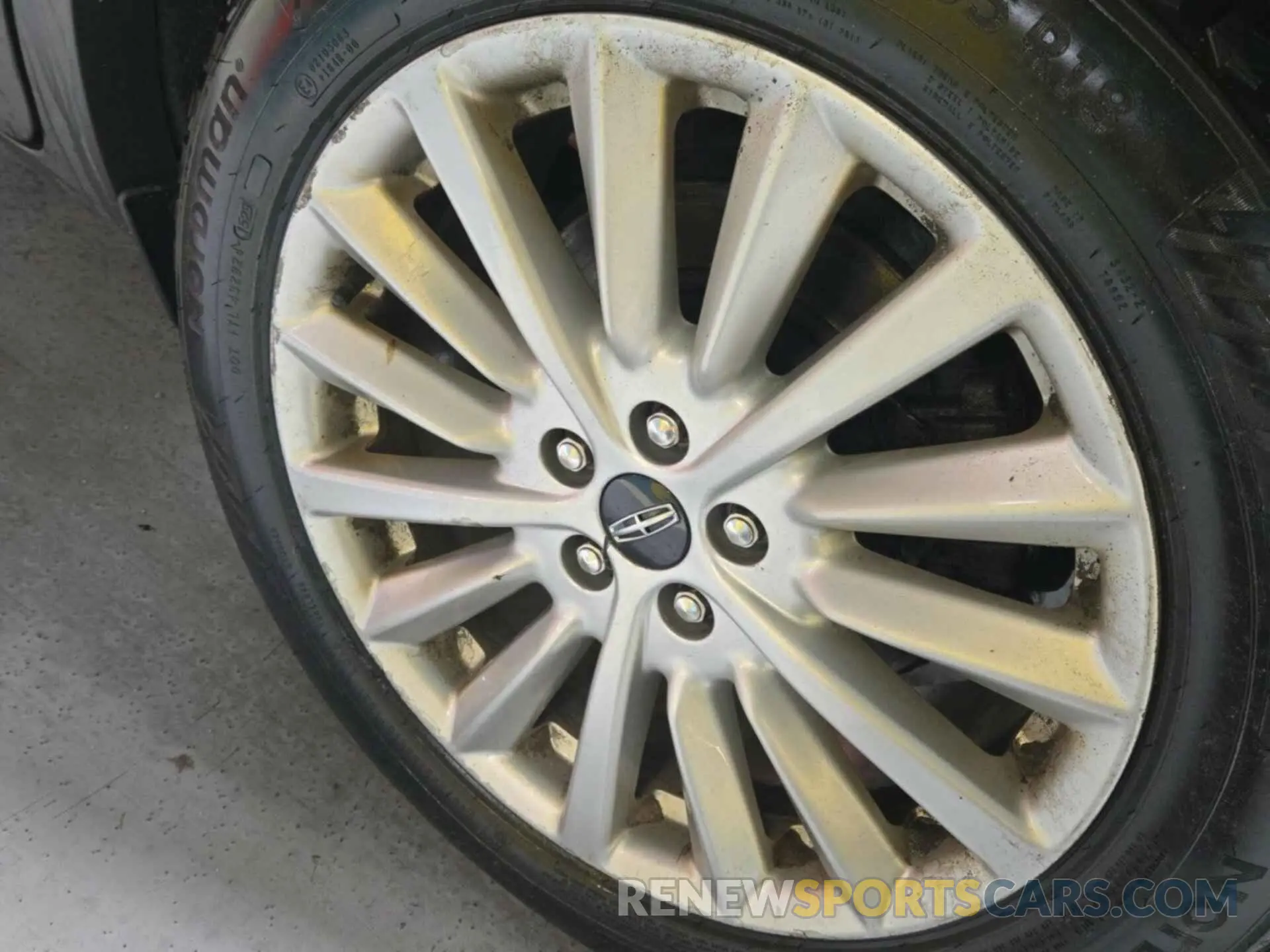 3 Photograph of a damaged car 5LMCJ1D95KUL09797 LINCOLN MKC 2019