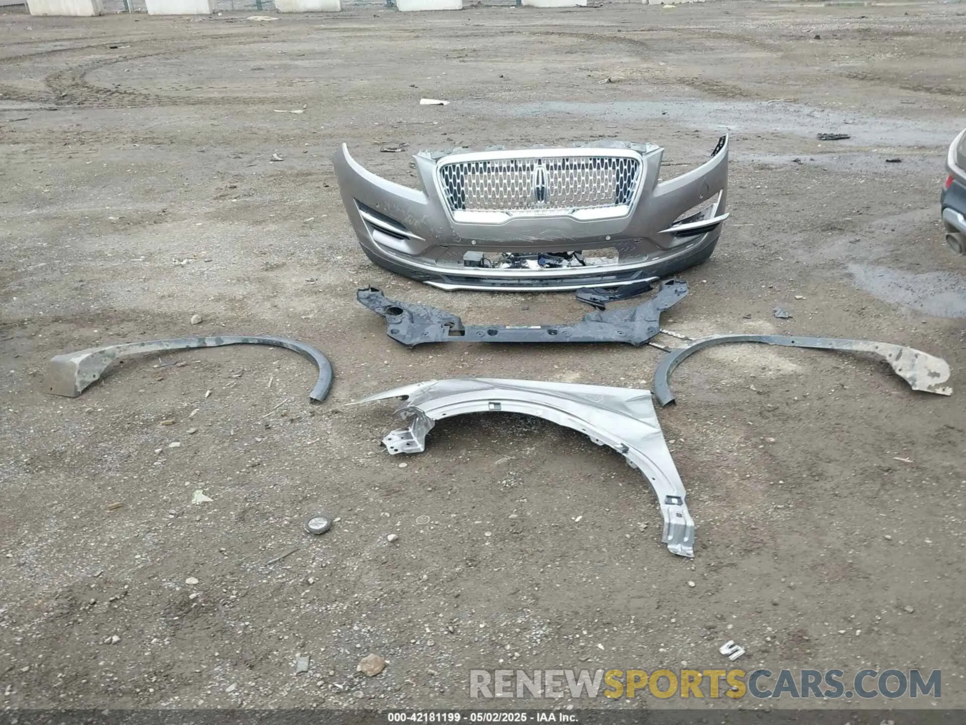 12 Photograph of a damaged car 5LMCJ1D97KUL39481 LINCOLN MKC 2019
