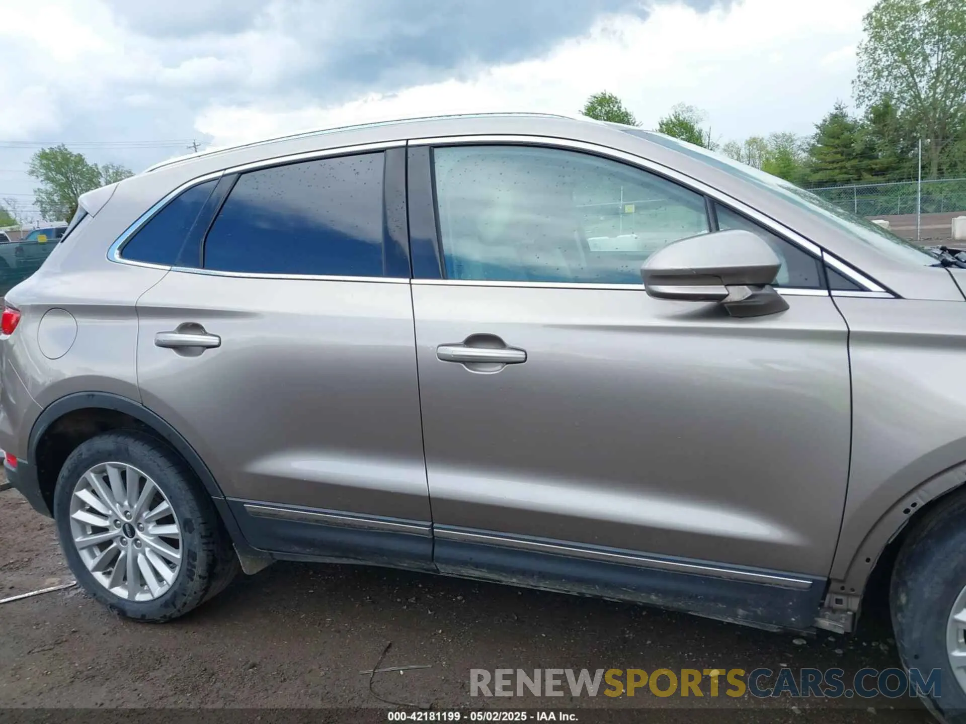 14 Photograph of a damaged car 5LMCJ1D97KUL39481 LINCOLN MKC 2019