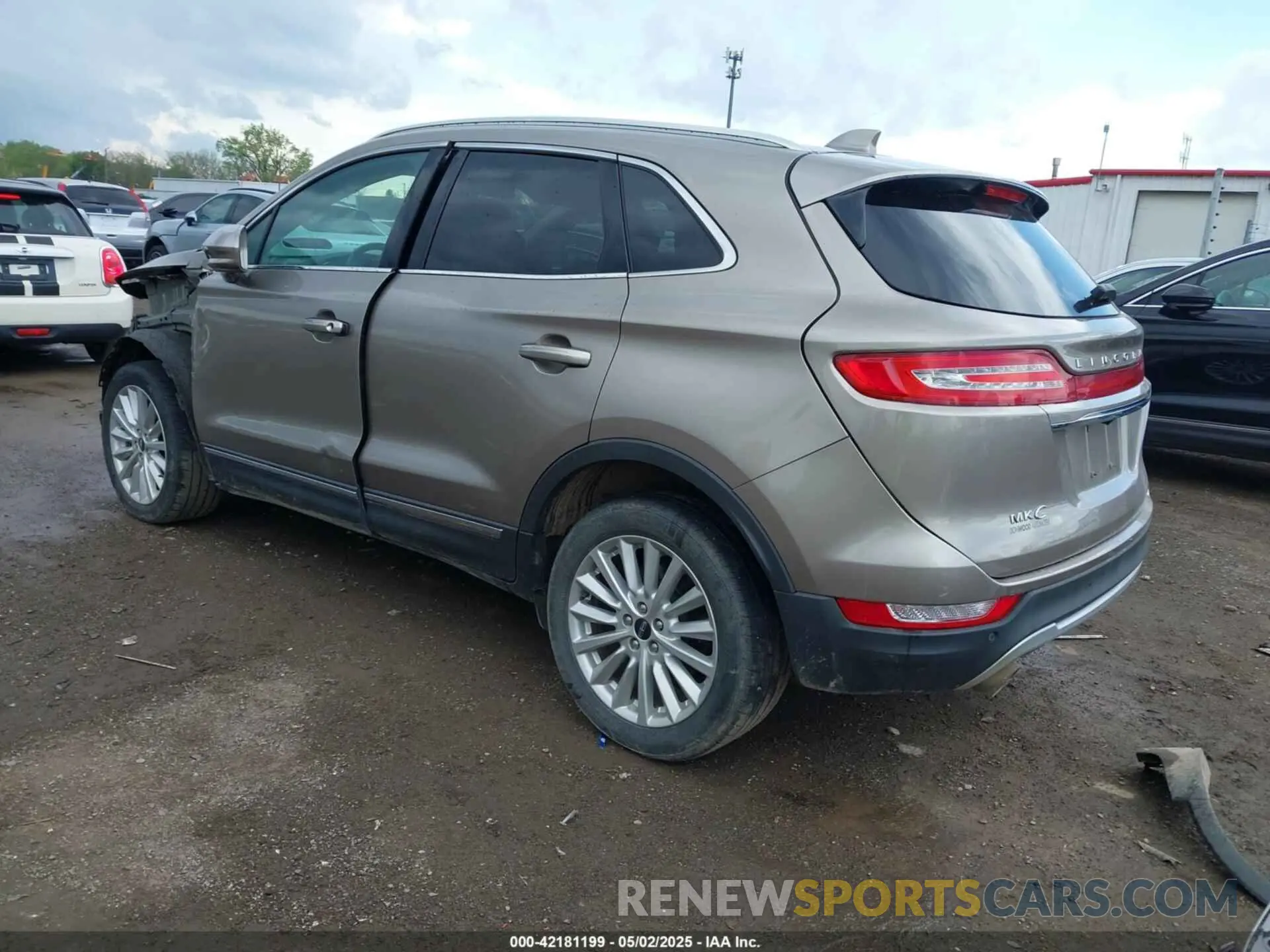 3 Photograph of a damaged car 5LMCJ1D97KUL39481 LINCOLN MKC 2019