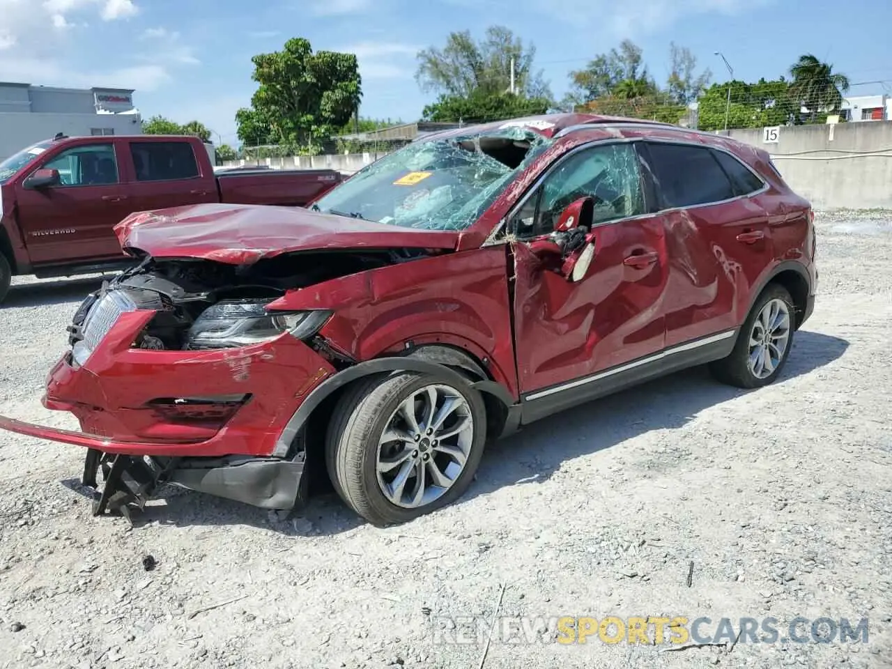 1 Photograph of a damaged car 5LMCJ2C92KUL04158 LINCOLN MKC 2019