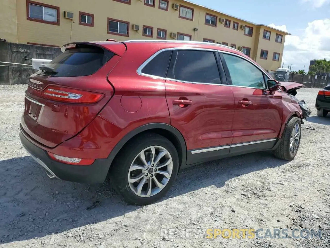3 Photograph of a damaged car 5LMCJ2C92KUL04158 LINCOLN MKC 2019