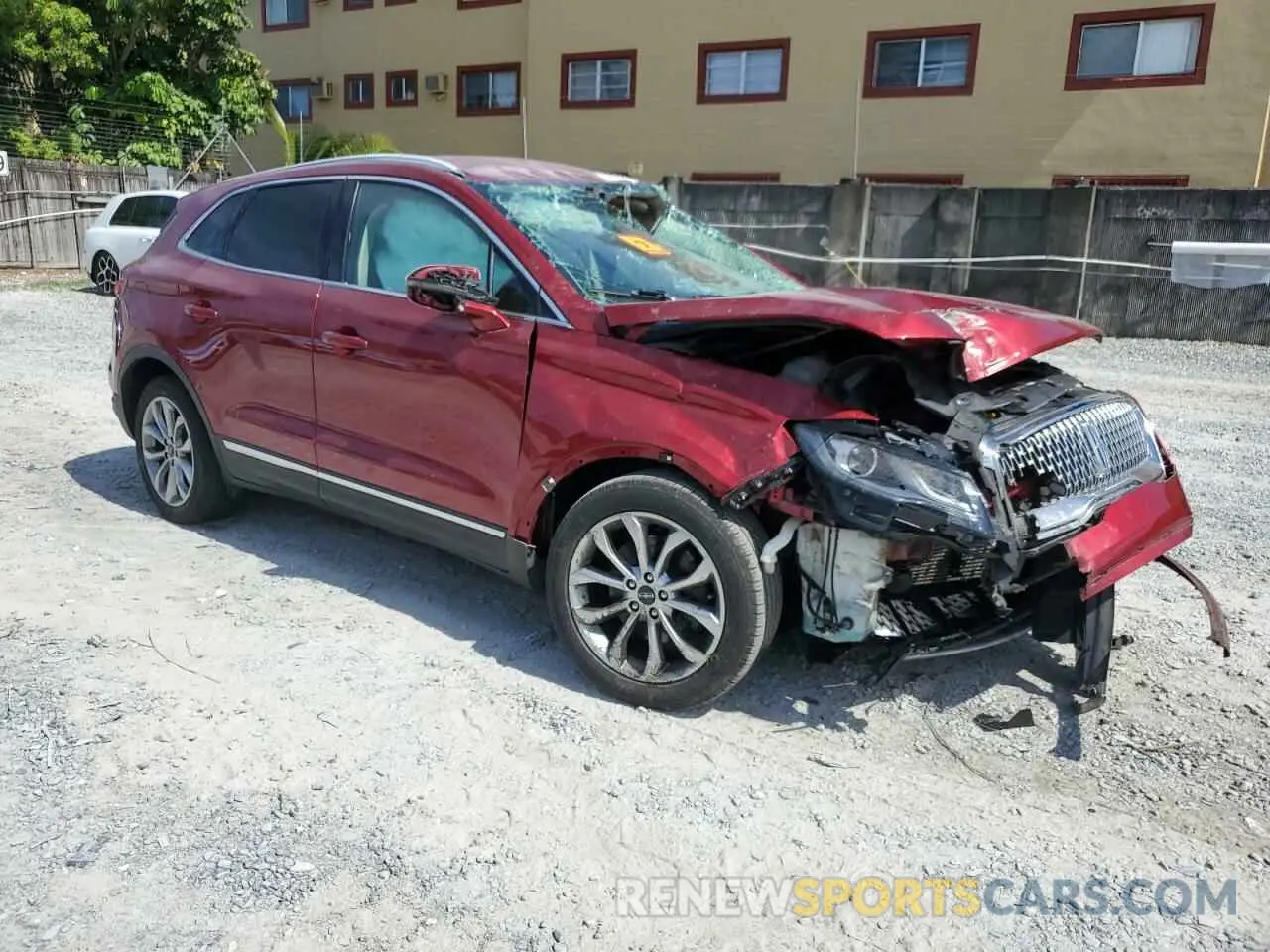 4 Photograph of a damaged car 5LMCJ2C92KUL04158 LINCOLN MKC 2019