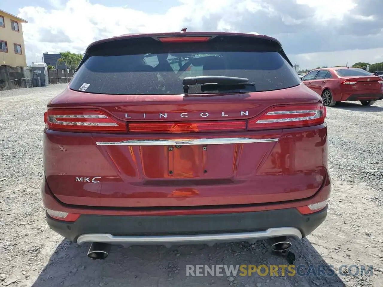 6 Photograph of a damaged car 5LMCJ2C92KUL04158 LINCOLN MKC 2019