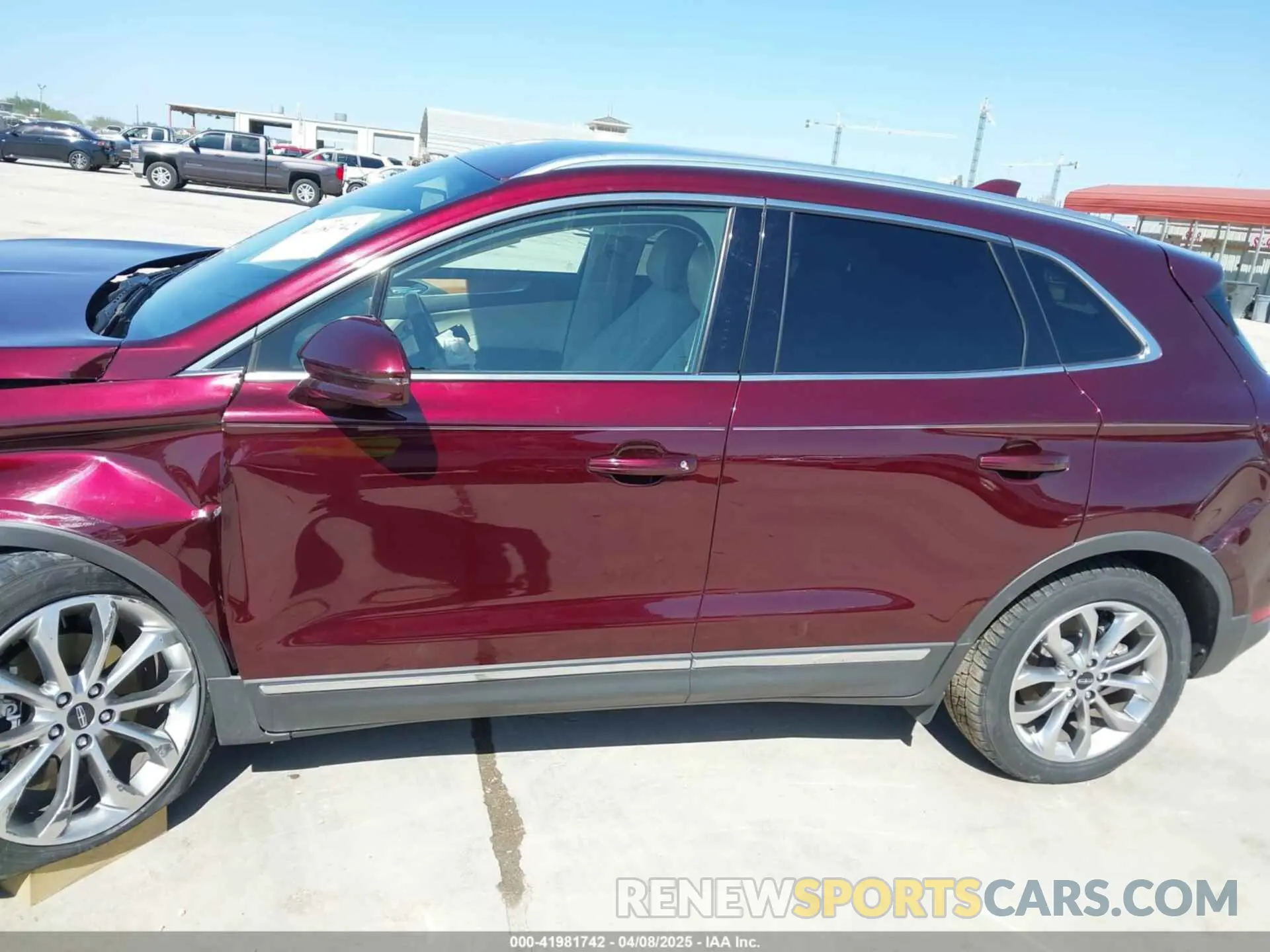 14 Photograph of a damaged car 5LMCJ2C92KUL17640 LINCOLN MKC 2019